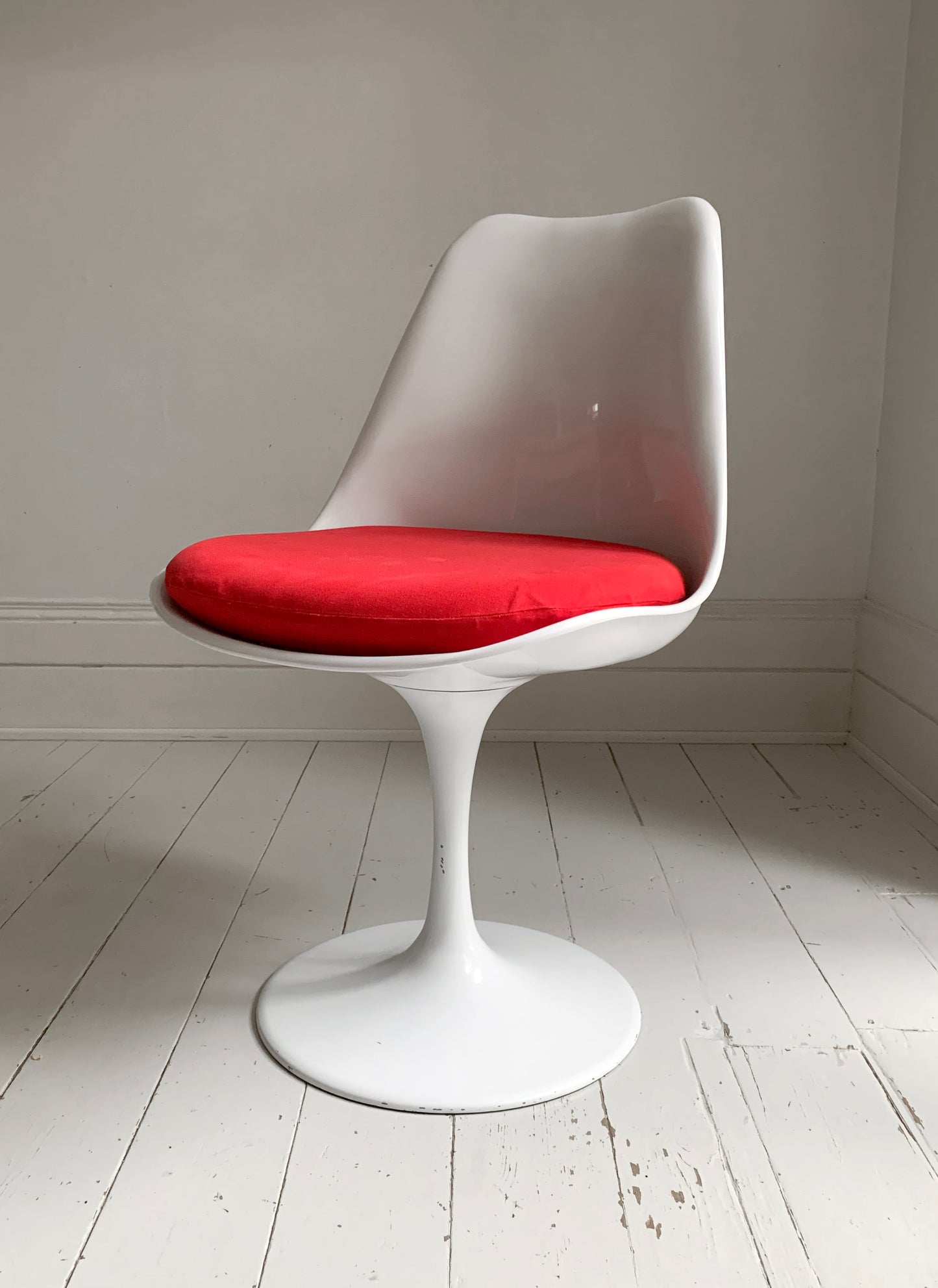 Pair Of Tulip White Gloss Chairs With Red Fabric Seats, Originally Designed by Eero Saarien