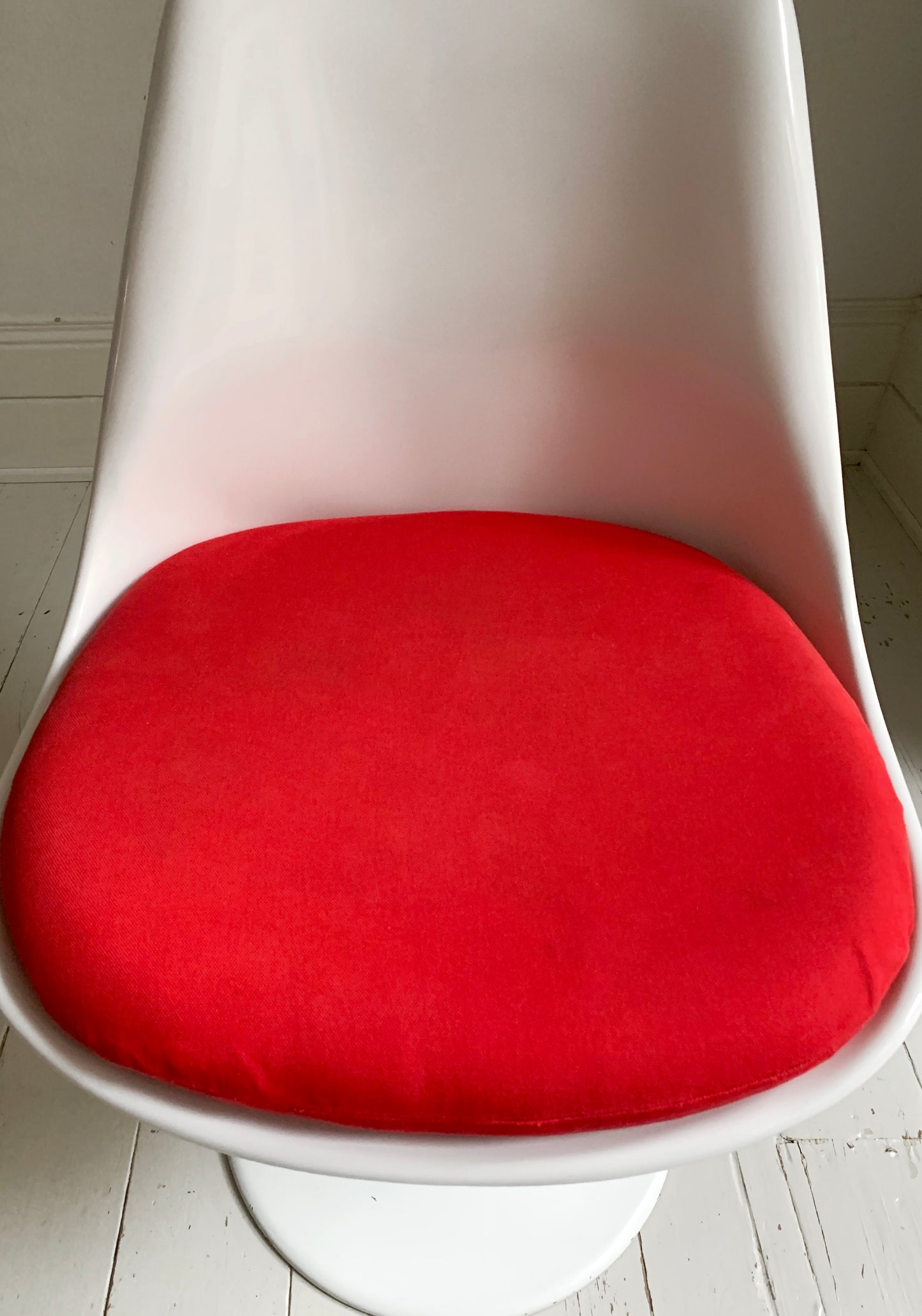 Pair Of Tulip White Gloss Chairs With Red Fabric Seats, Originally Designed by Eero Saarien