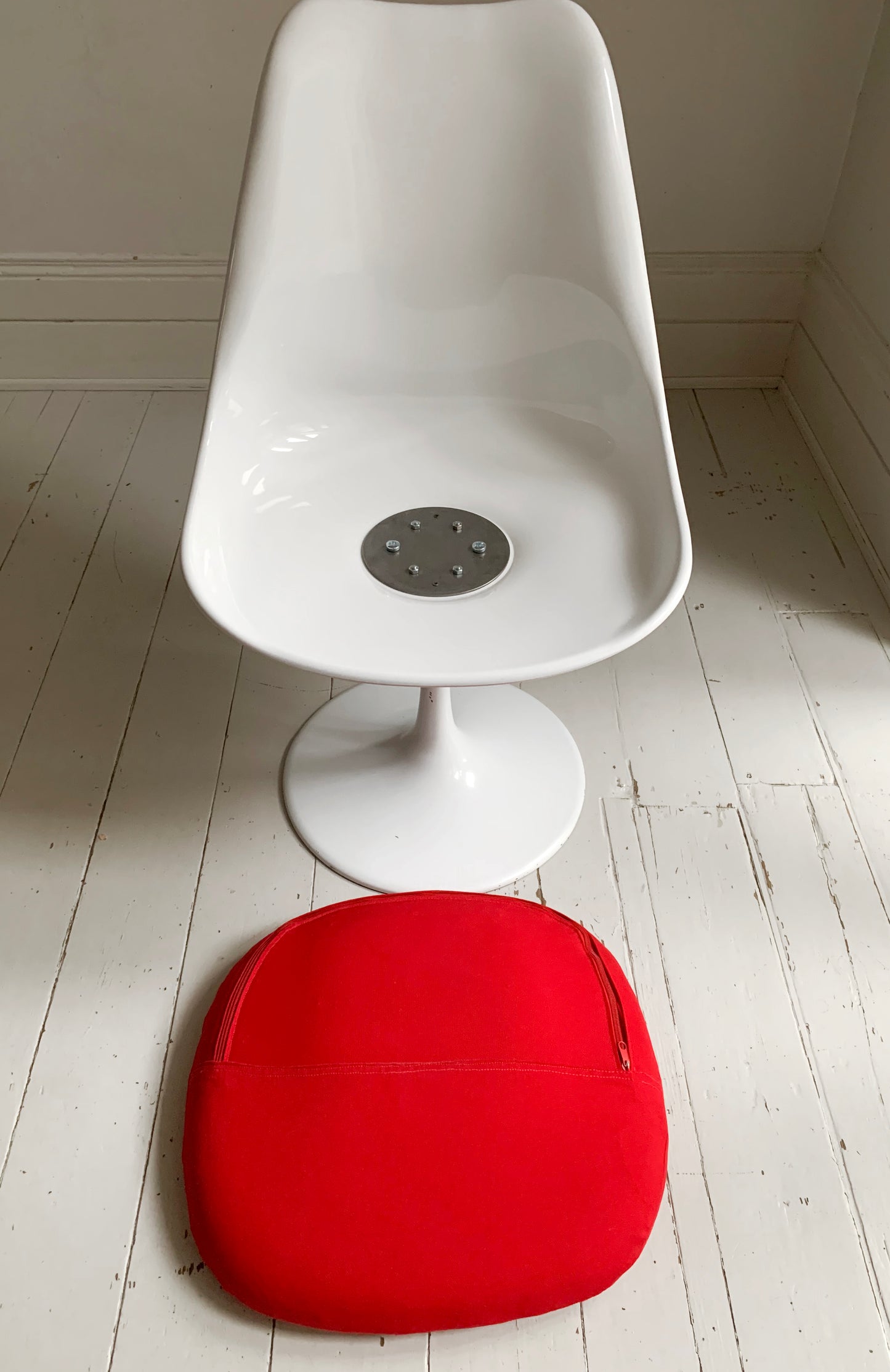 Pair Of Tulip White Gloss Chairs With Red Fabric Seats, Originally Designed by Eero Saarien