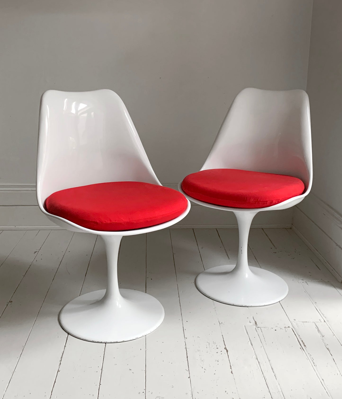 Pair Of Tulip White Gloss Chairs With Red Fabric Seats, Originally Designed by Eero Saarien