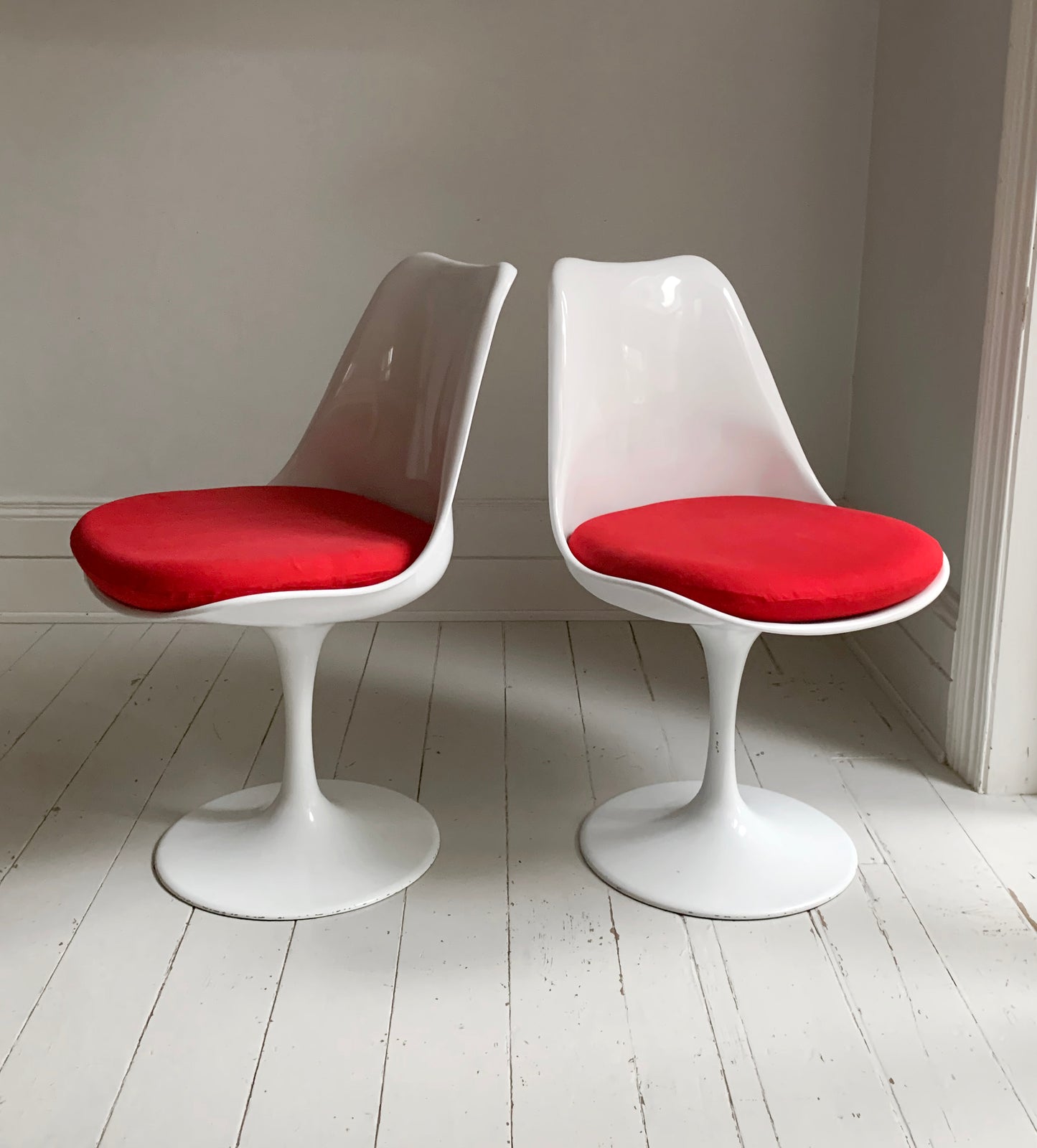 Pair Of Tulip White Gloss Chairs With Red Fabric Seats, Originally Designed by Eero Saarien