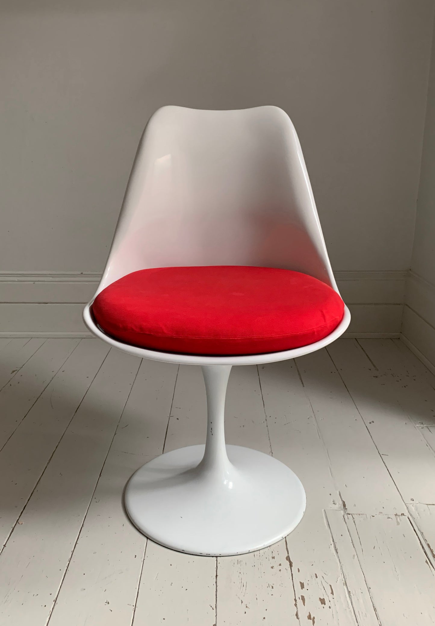 Pair Of Tulip White Gloss Chairs With Red Fabric Seats, Originally Designed by Eero Saarien