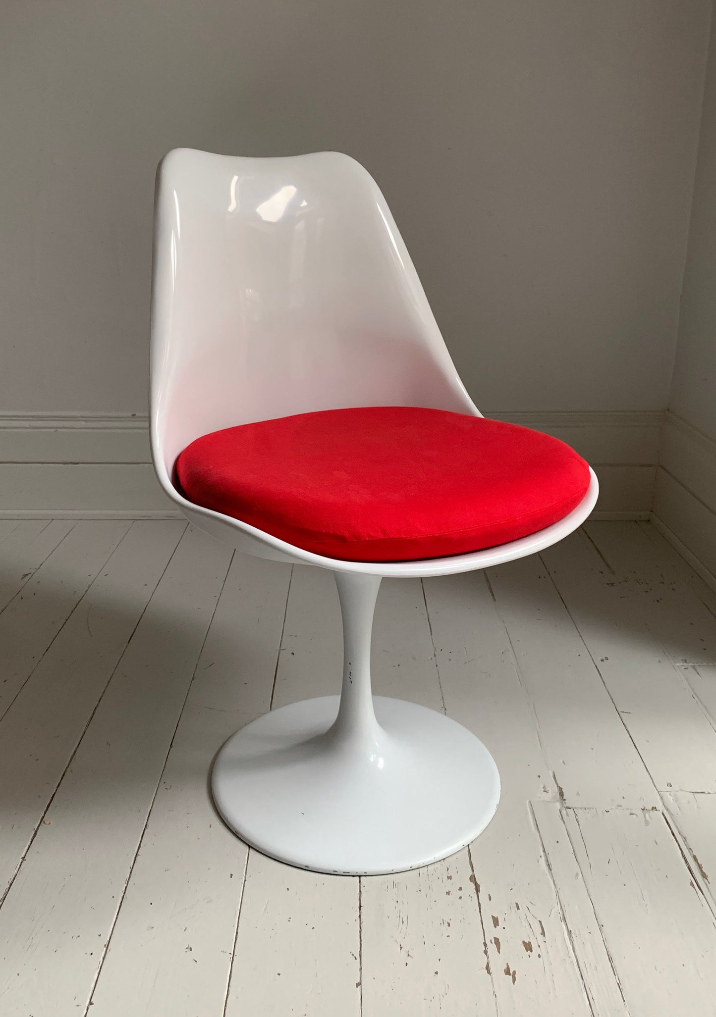 Pair Of Tulip White Gloss Chairs With Red Fabric Seats, Originally Designed by Eero Saarien