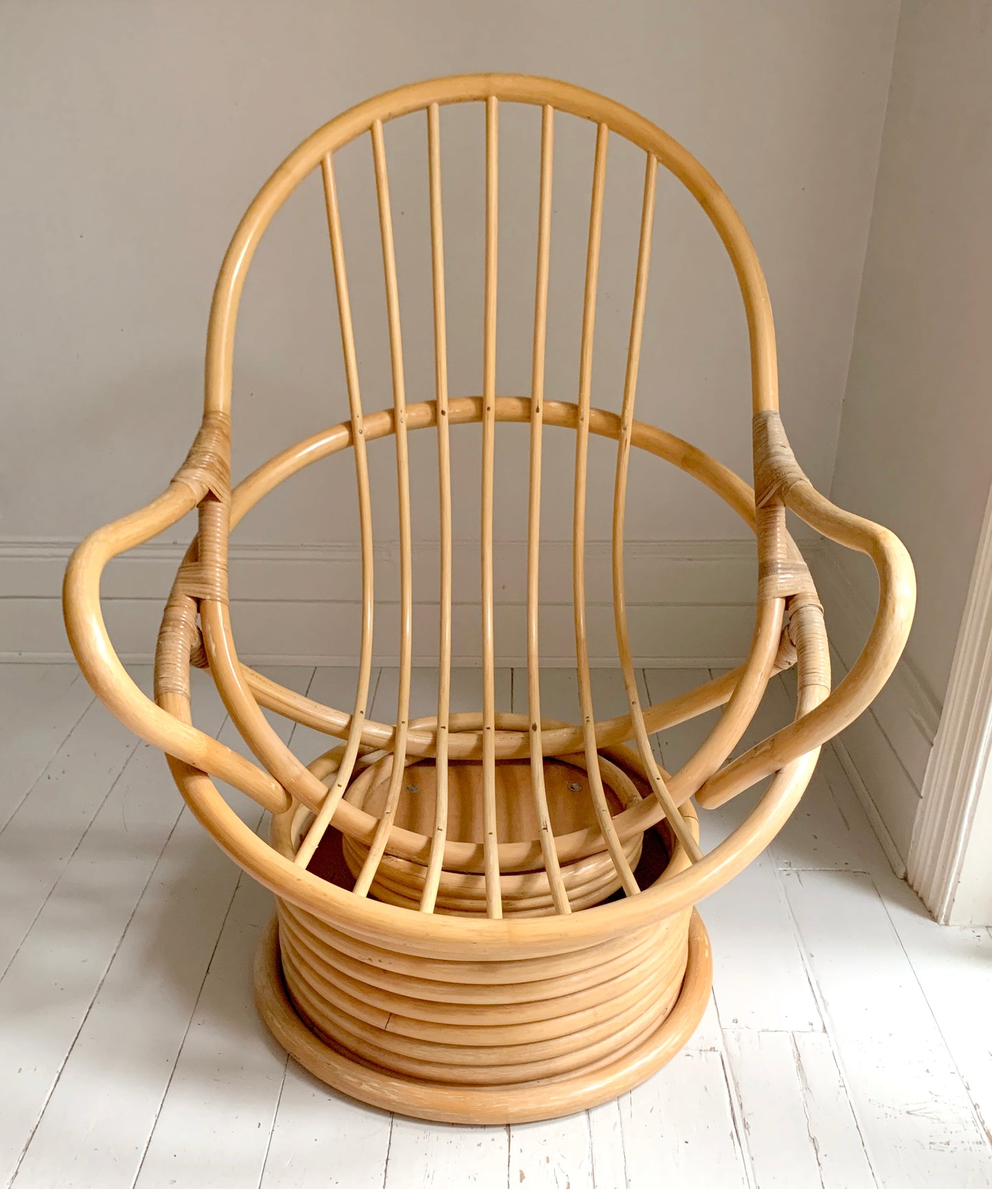 Stunning MCM Large Vintage 1970s Rattan Rocking & Swivel Chair with Cushion