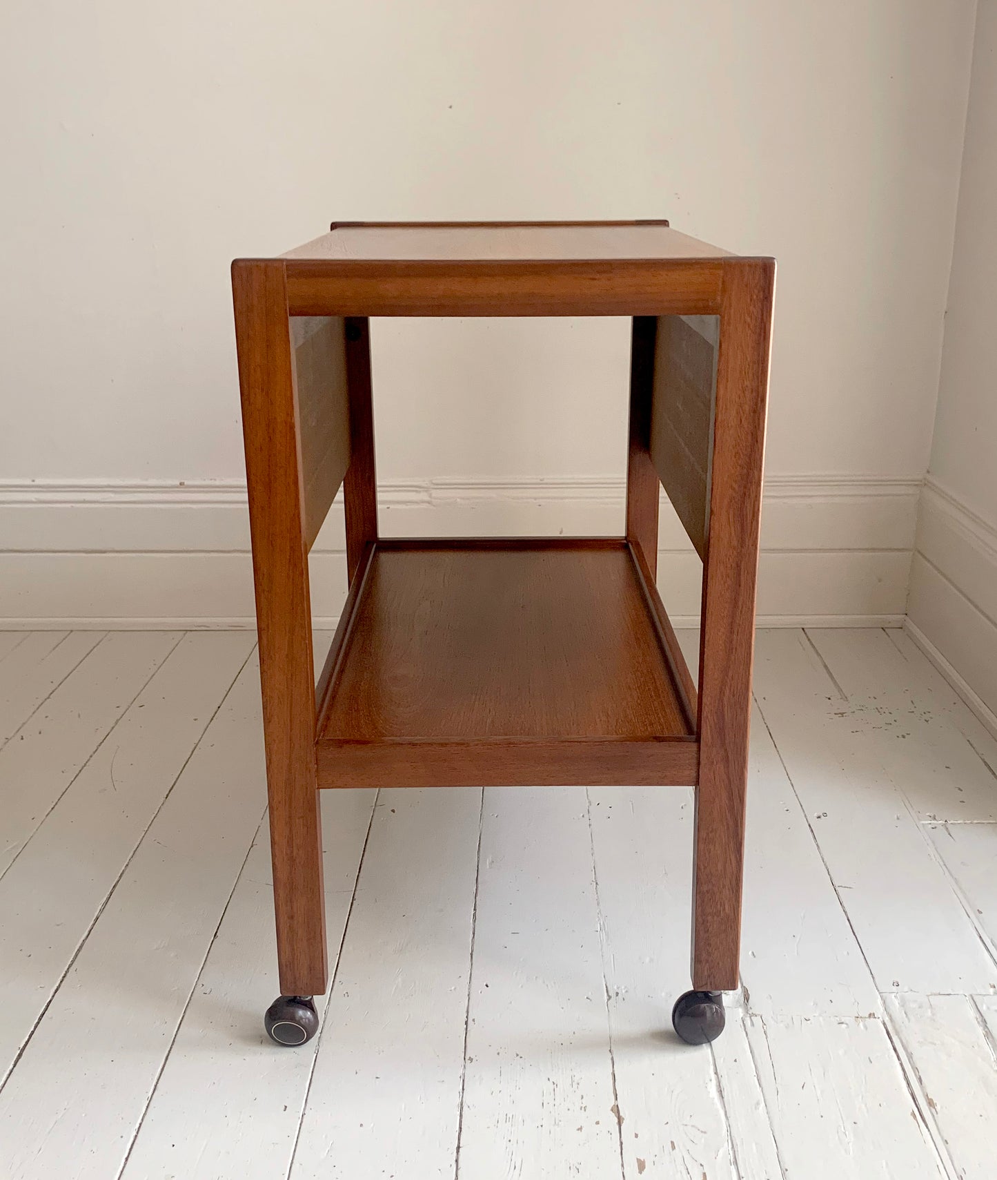 Mid Century Teak Extending Vintage Drinks Trolley / Bar Cart on Casters