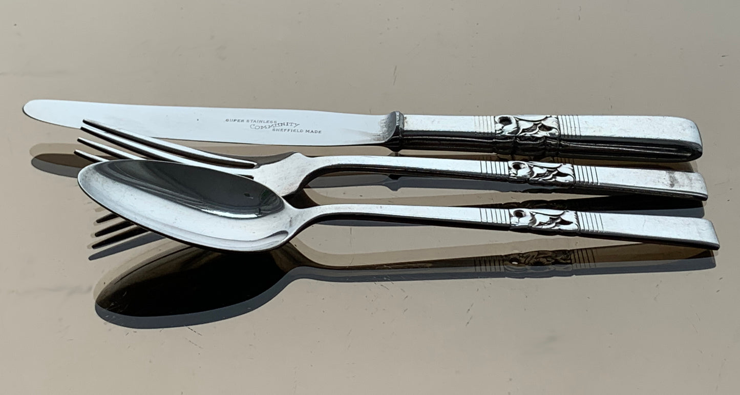 Vintage Oneida Morning Star Pattern silver plated knife, fork & spoon set
