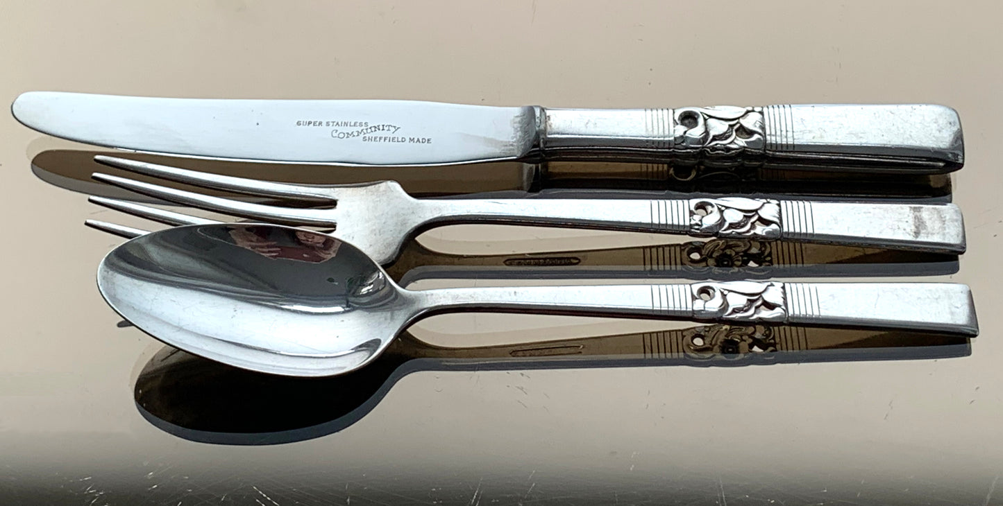 Vintage Oneida Morning Star Pattern silver plated knife, fork & spoon set