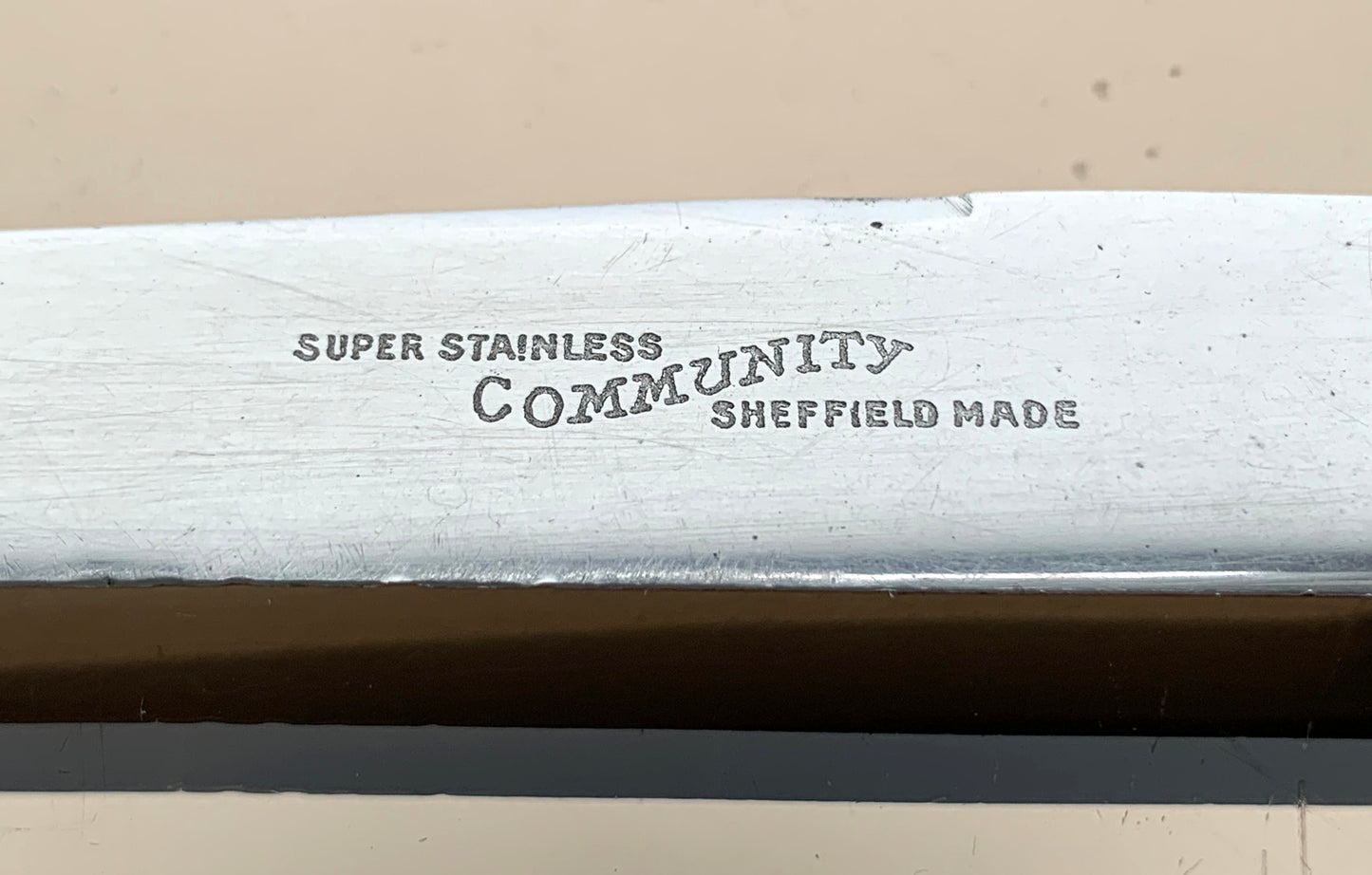 Vintage Oneida Community Hampton Court Pattern silver plated 9 x butter knives