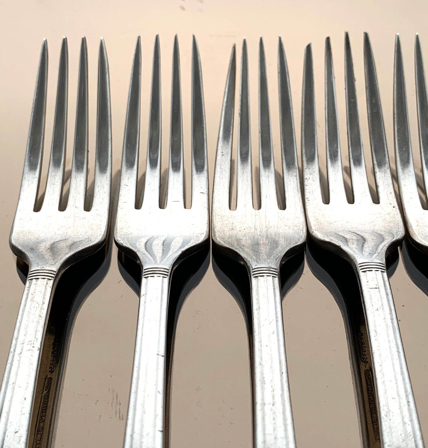 Vintage Oneida Community Hampton Court Pattern silver plated 7 x Dinner forks