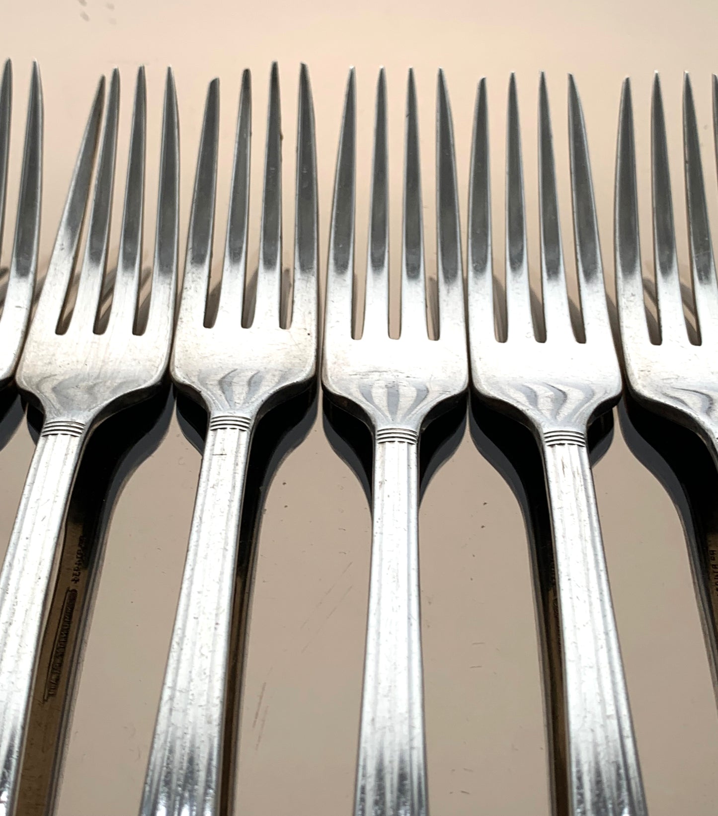 Vintage Oneida Community Hampton Court Pattern silver plated 7 x Dinner forks