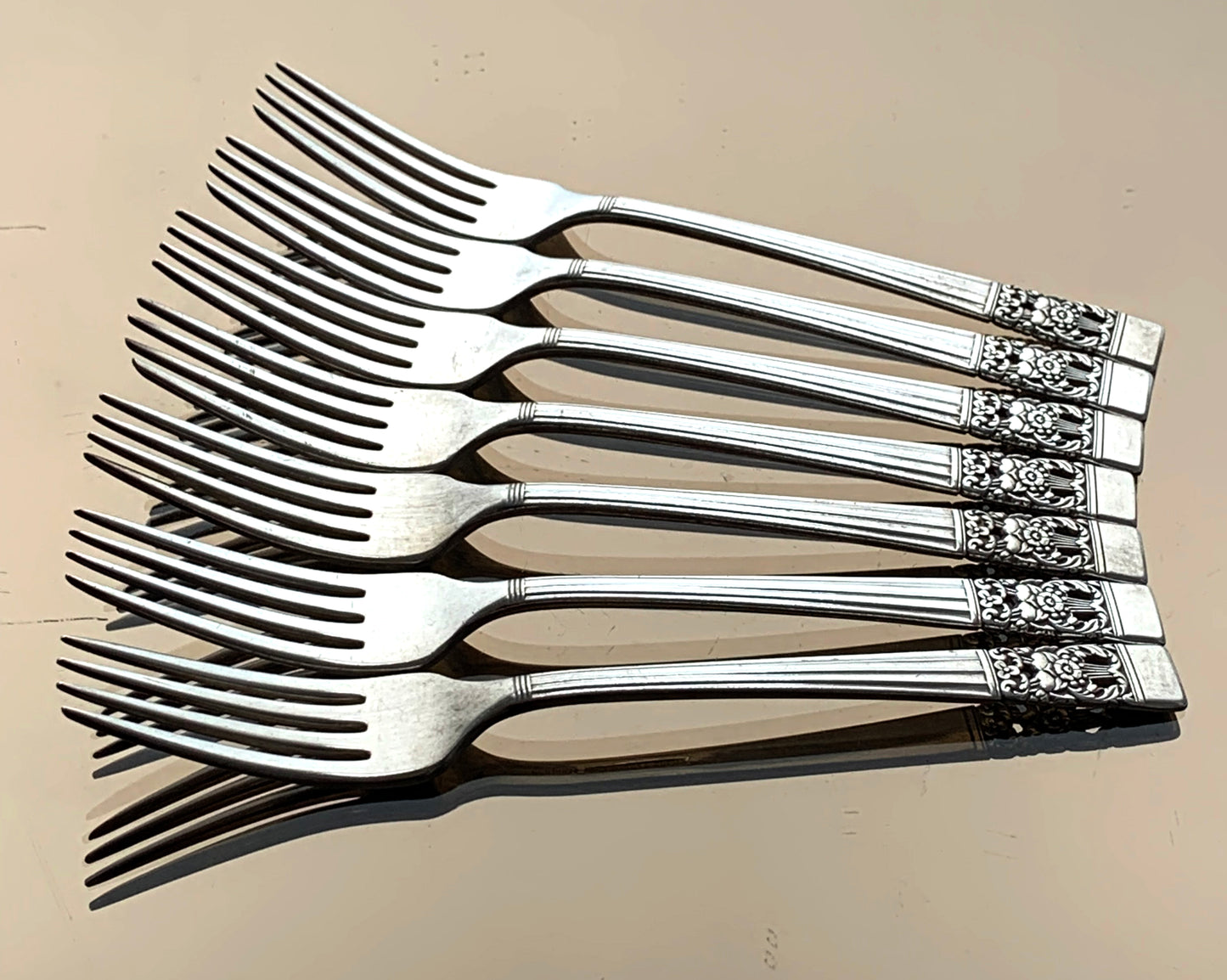 Vintage Oneida Community Hampton Court Pattern silver plated 7 x Dinner forks