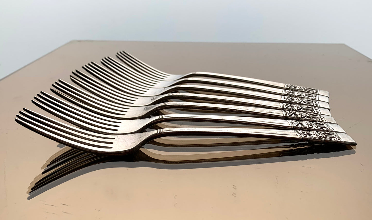Vintage Oneida Community Hampton Court Pattern silver plated 7 x Dinner forks