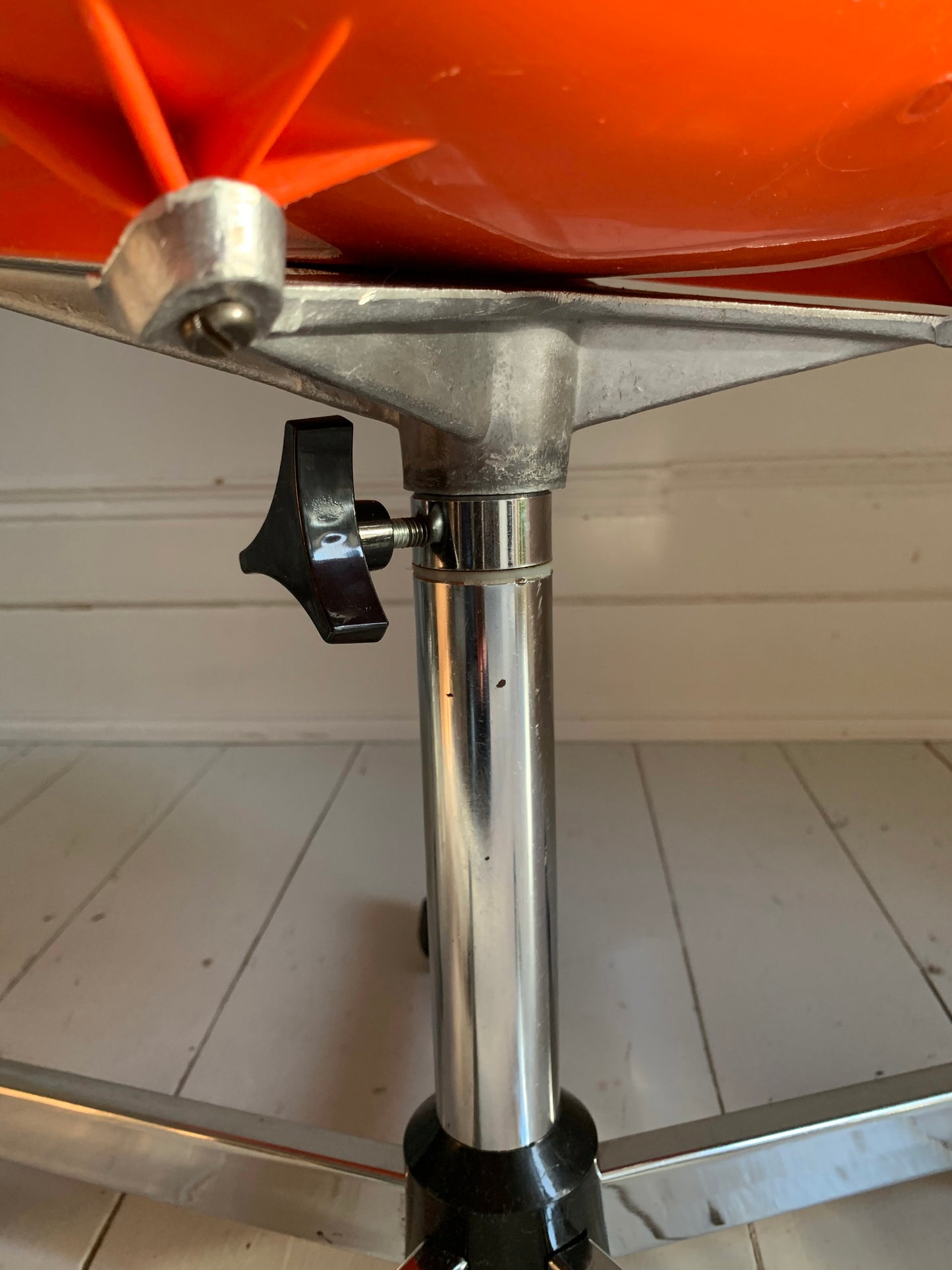 1 x Rare Vintage Hille Swivel Chair, In Orange on Castors, Designed By Robin Day