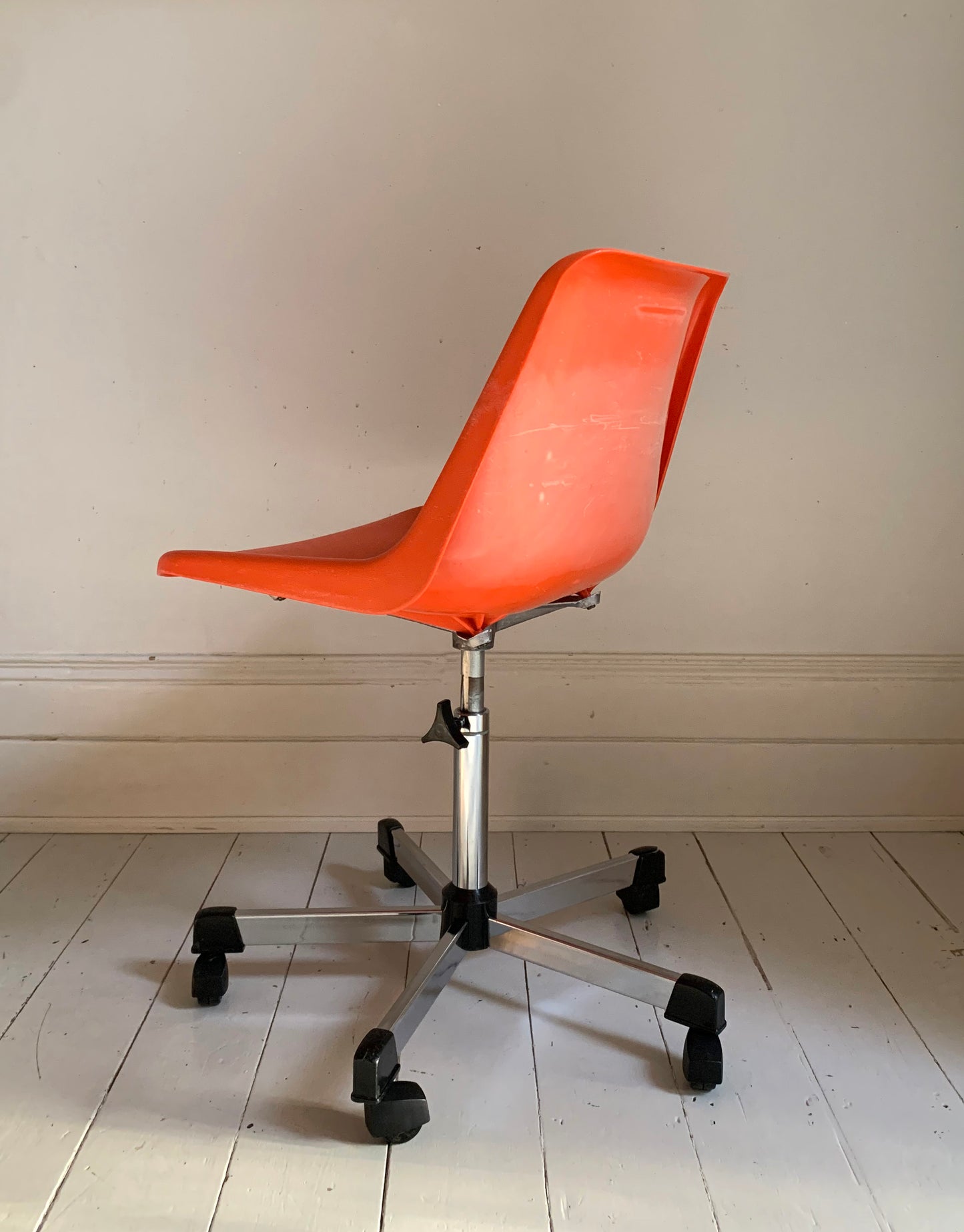1 x Rare Vintage Hille Swivel Chair, In Orange on Castors, Designed By Robin Day
