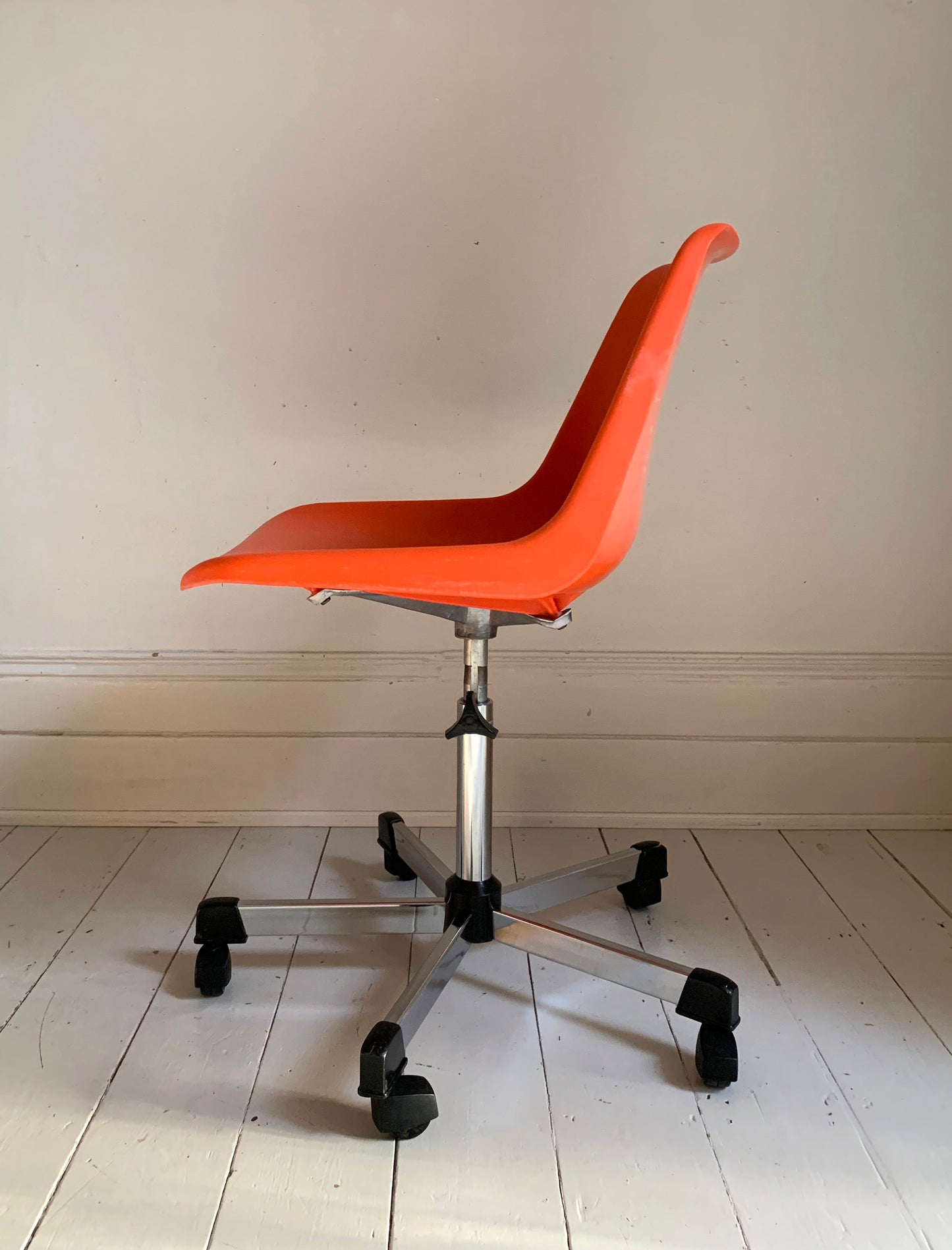 1 x Rare Vintage Hille Swivel Chair, In Orange on Castors, Designed By Robin Day