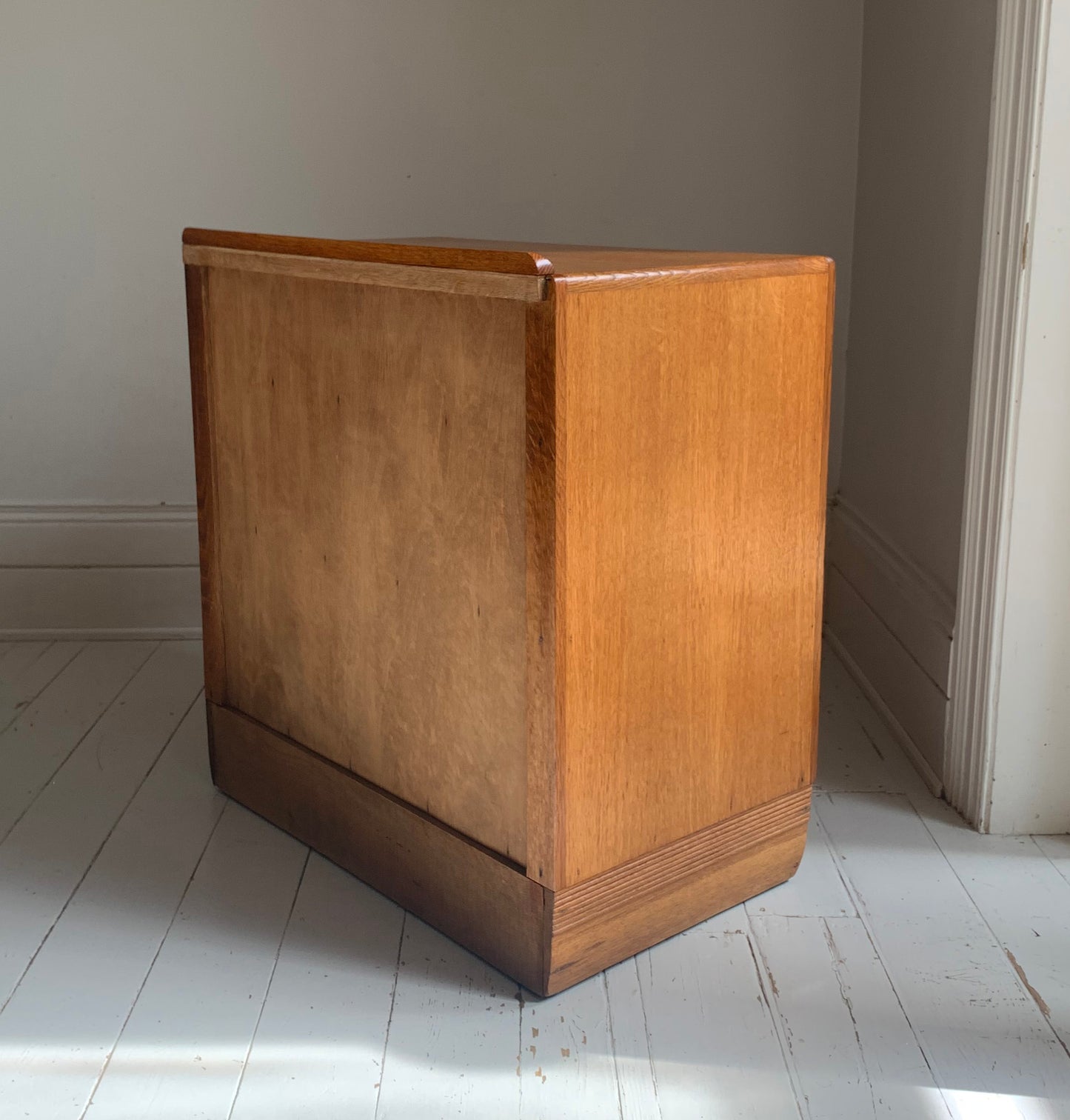 Vintage Mid Century Oak Three Drawer Chest of Drawers, Beautiful Detailing