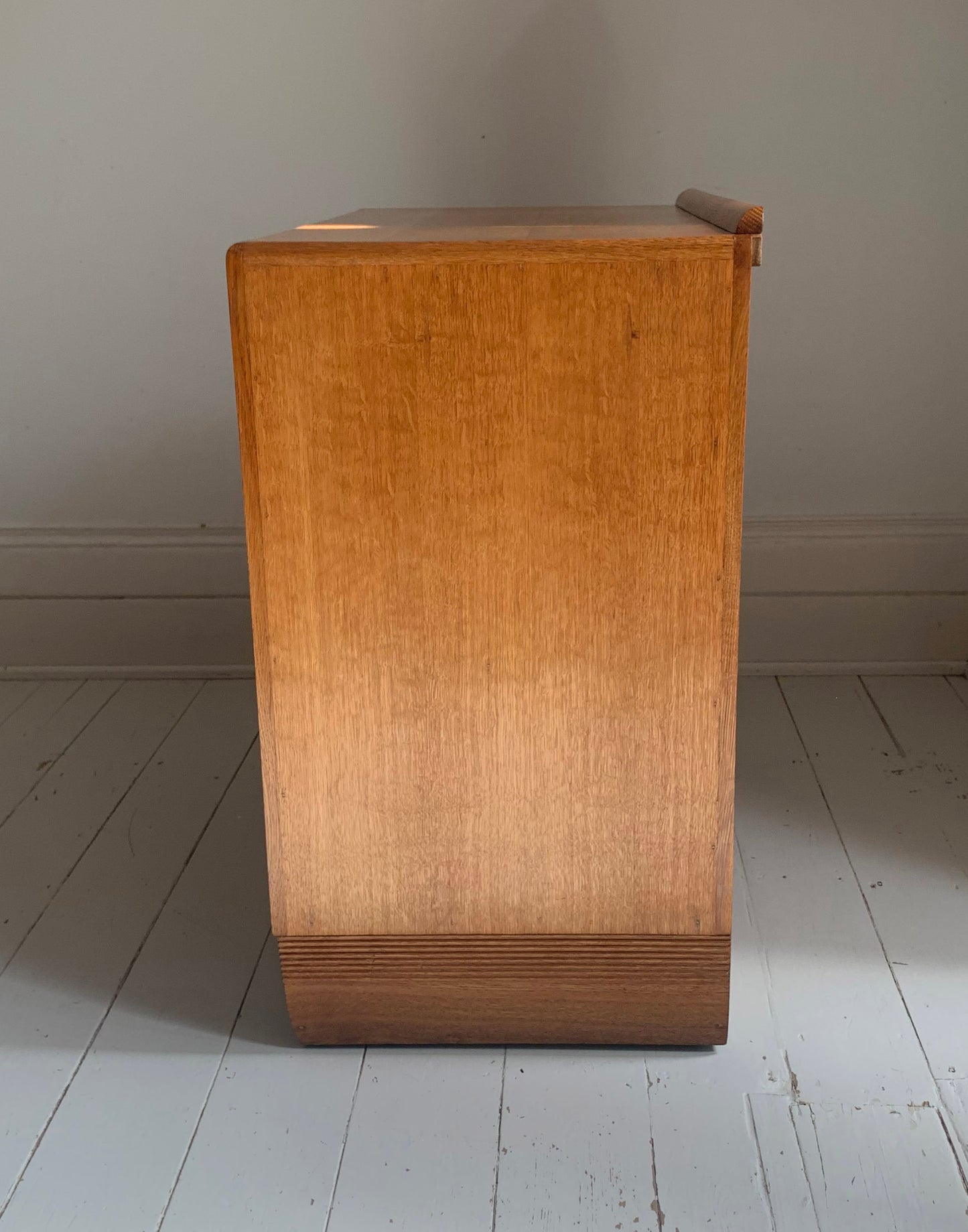 Vintage Mid Century Oak Three Drawer Chest of Drawers, Beautiful Detailing