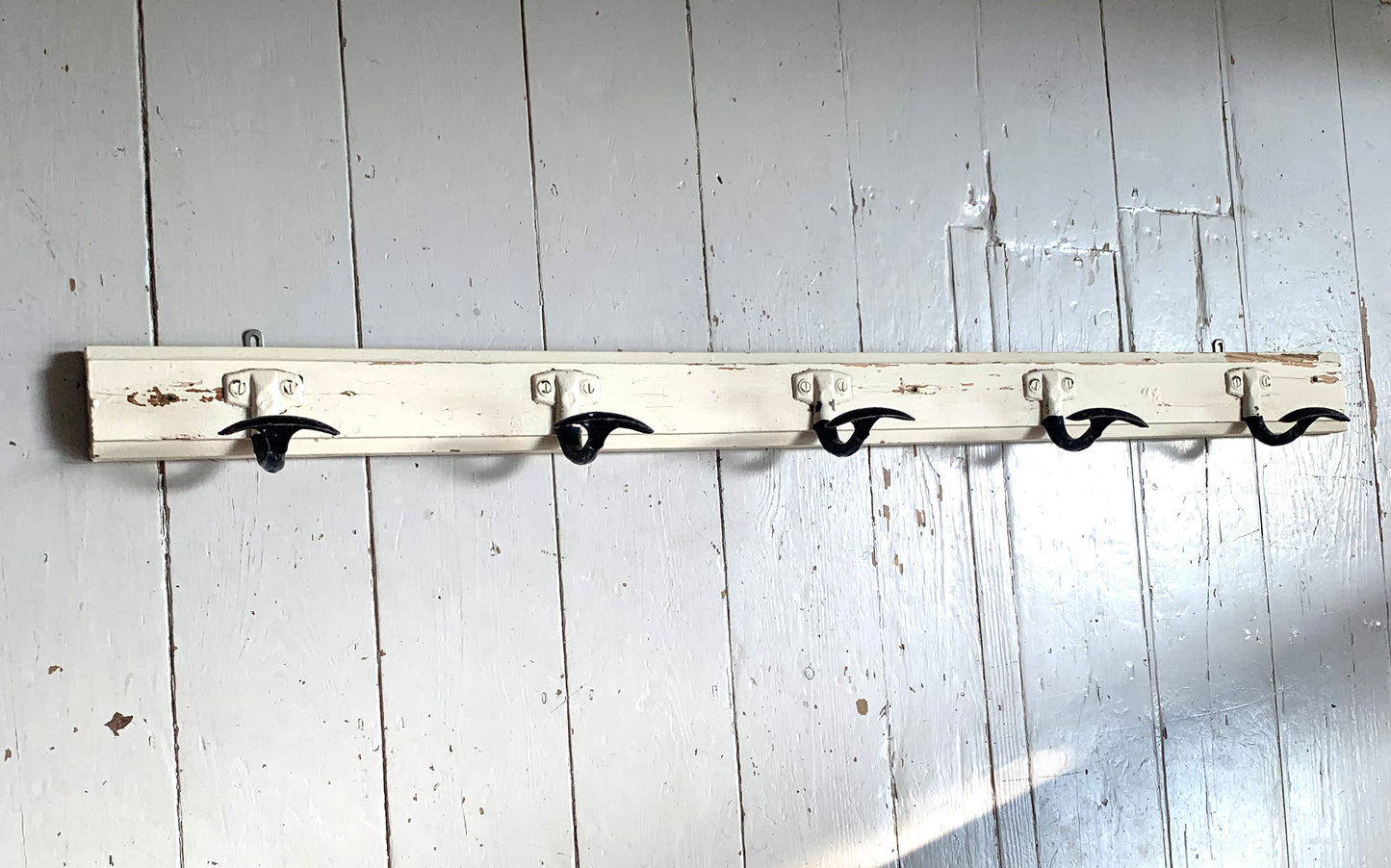 Vintage Wall Mounted Cream/Black Metal Coat Hooks x 5 on Wooden Painted Board