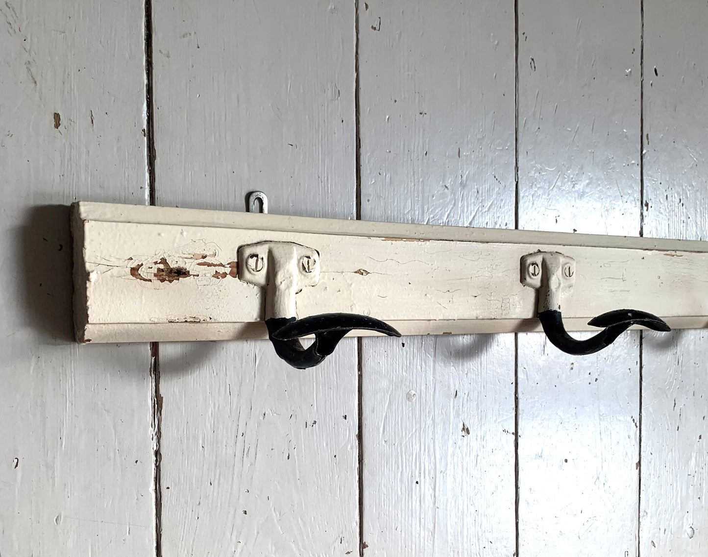 Vintage Wall Mounted Cream/Black Metal Coat Hooks x 5 on Wooden Painted Board