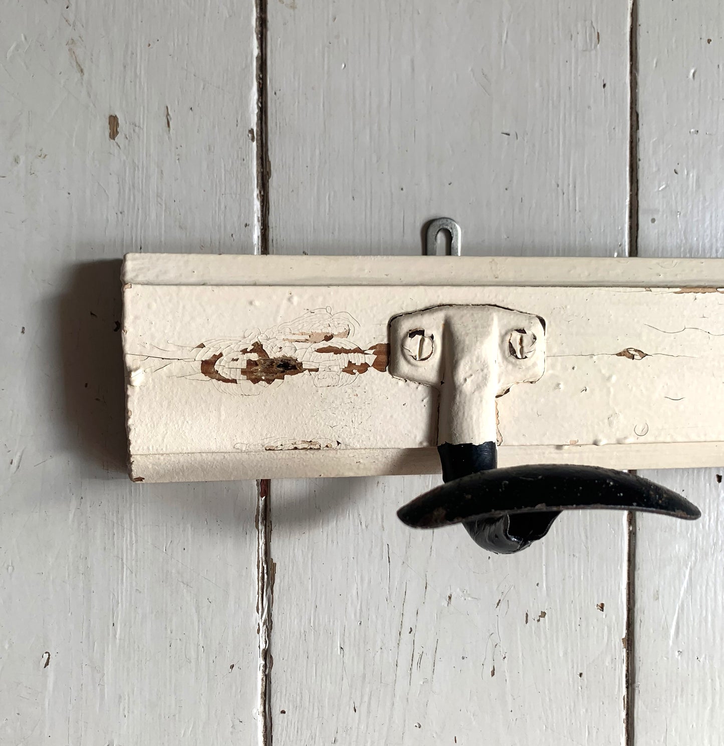 Vintage Wall Mounted Cream/Black Metal Coat Hooks x 5 on Wooden Painted Board