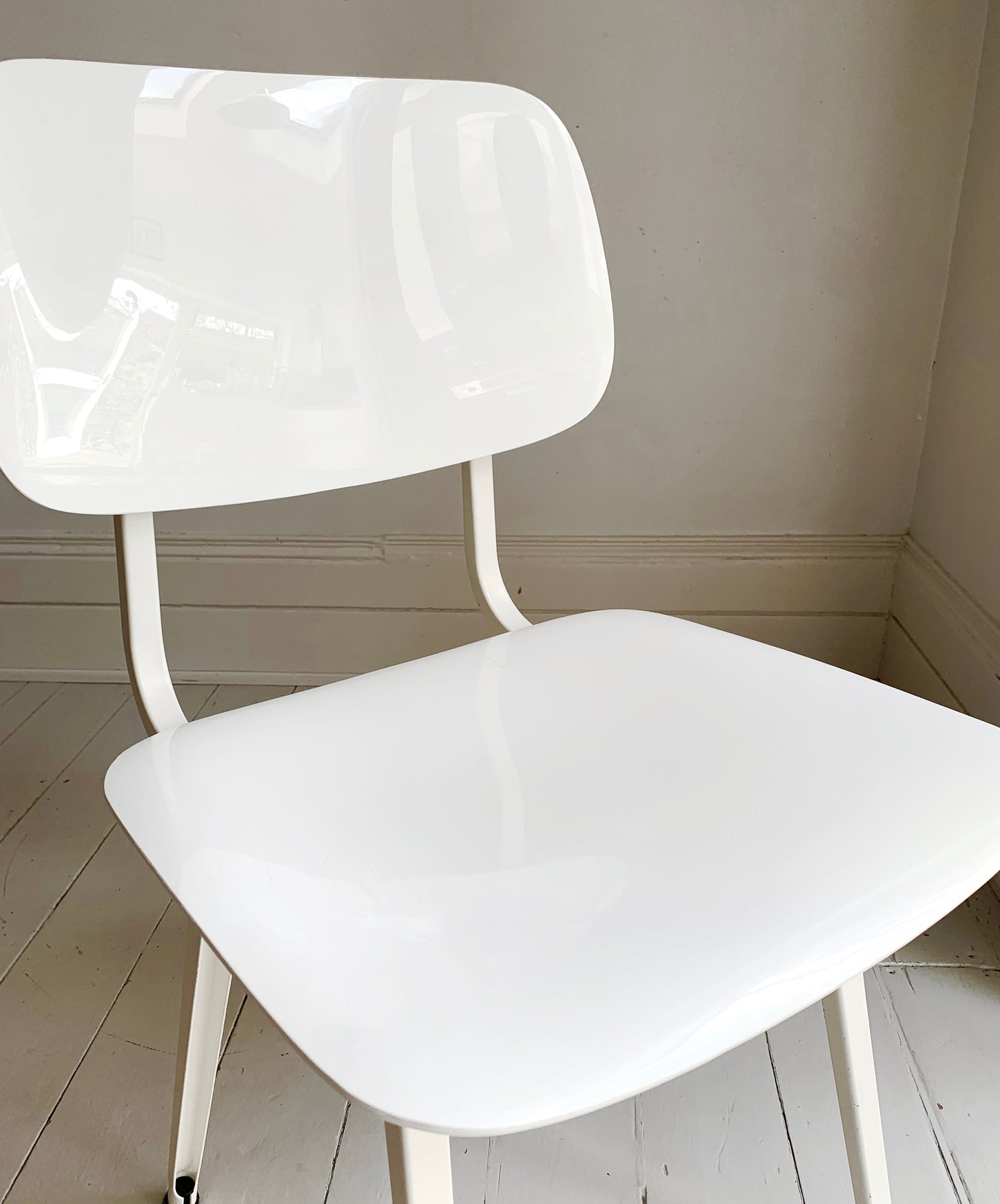 A Pair of Friso Kramer for Ahrend 'Revolt' White High Gloss Dining Chairs