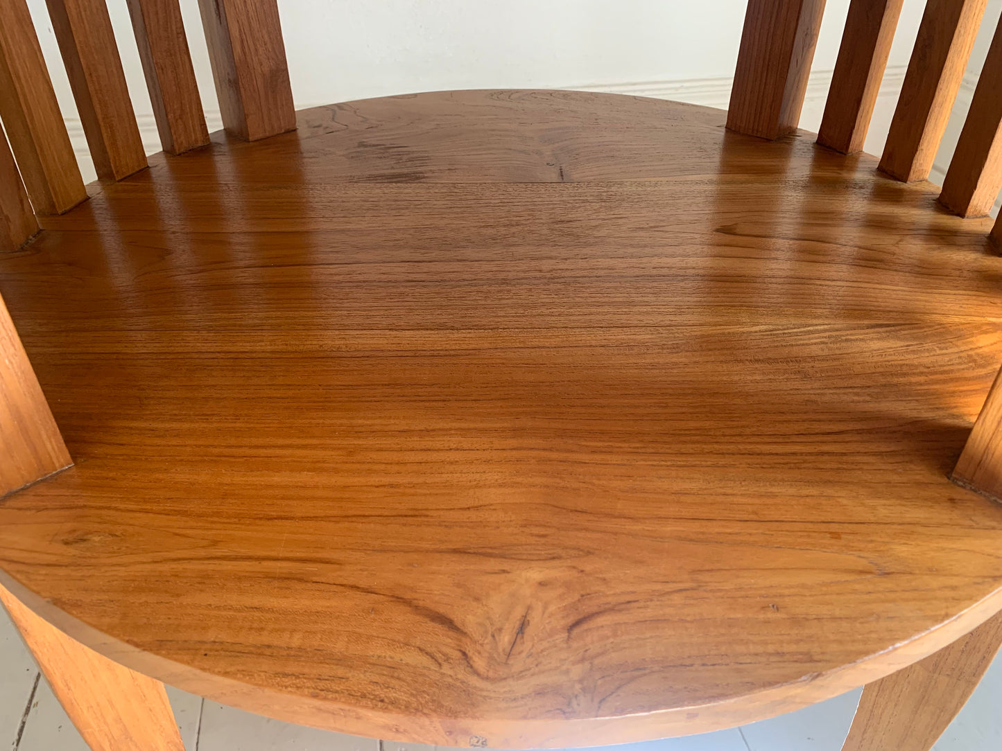 Colonial Style Large Round Occasional / Side Table with Shelf
