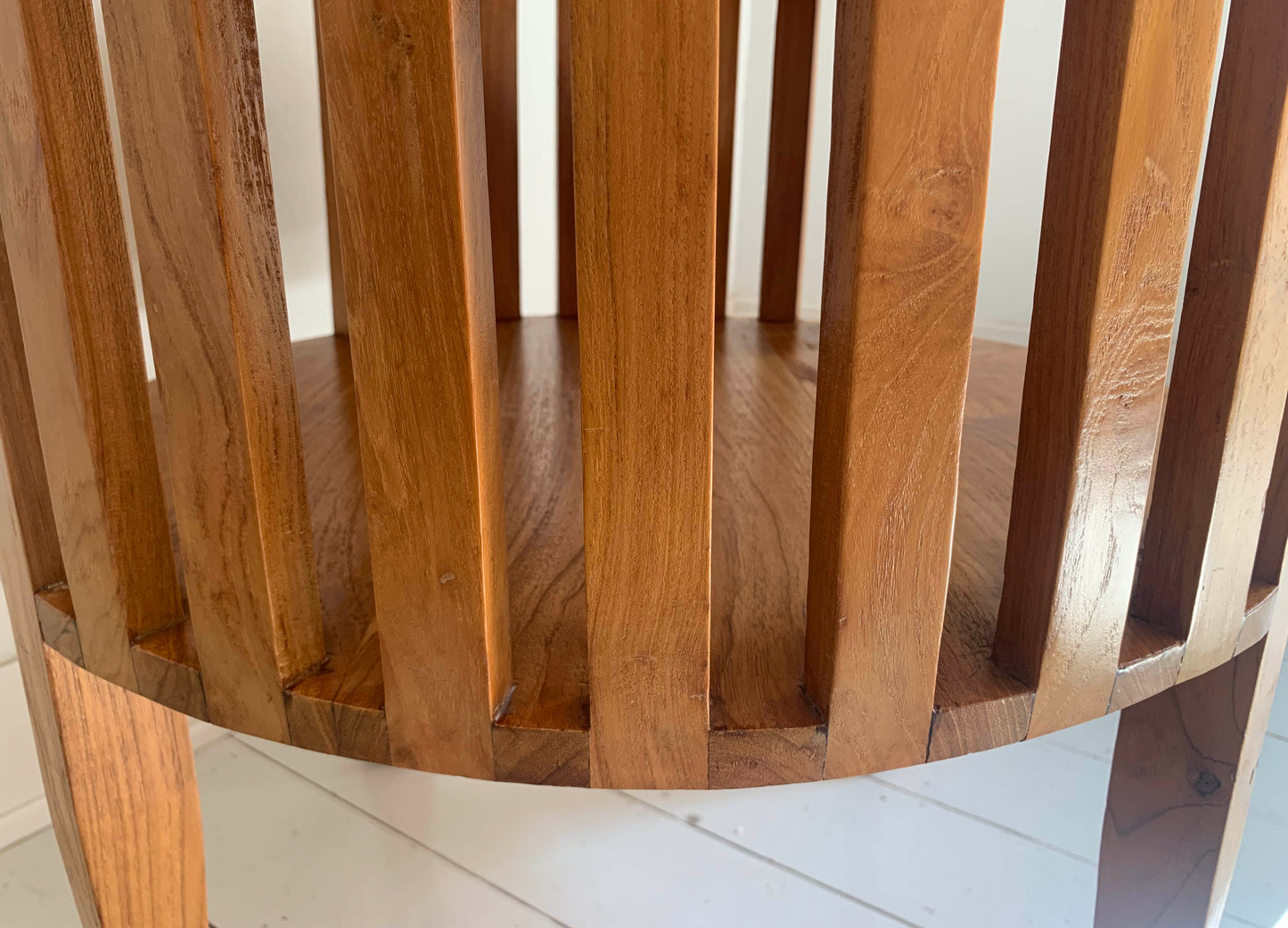 Colonial Style Large Round Occasional / Side Table with Shelf