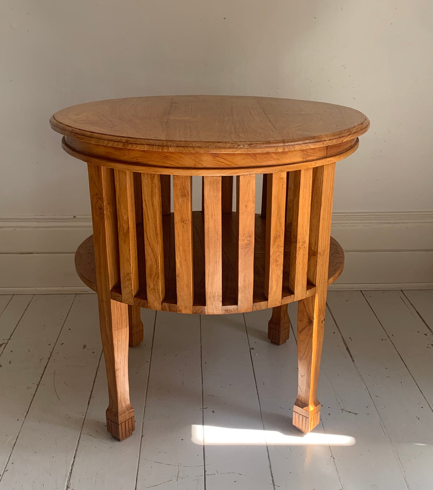 Colonial Style Large Round Occasional / Side Table with Shelf
