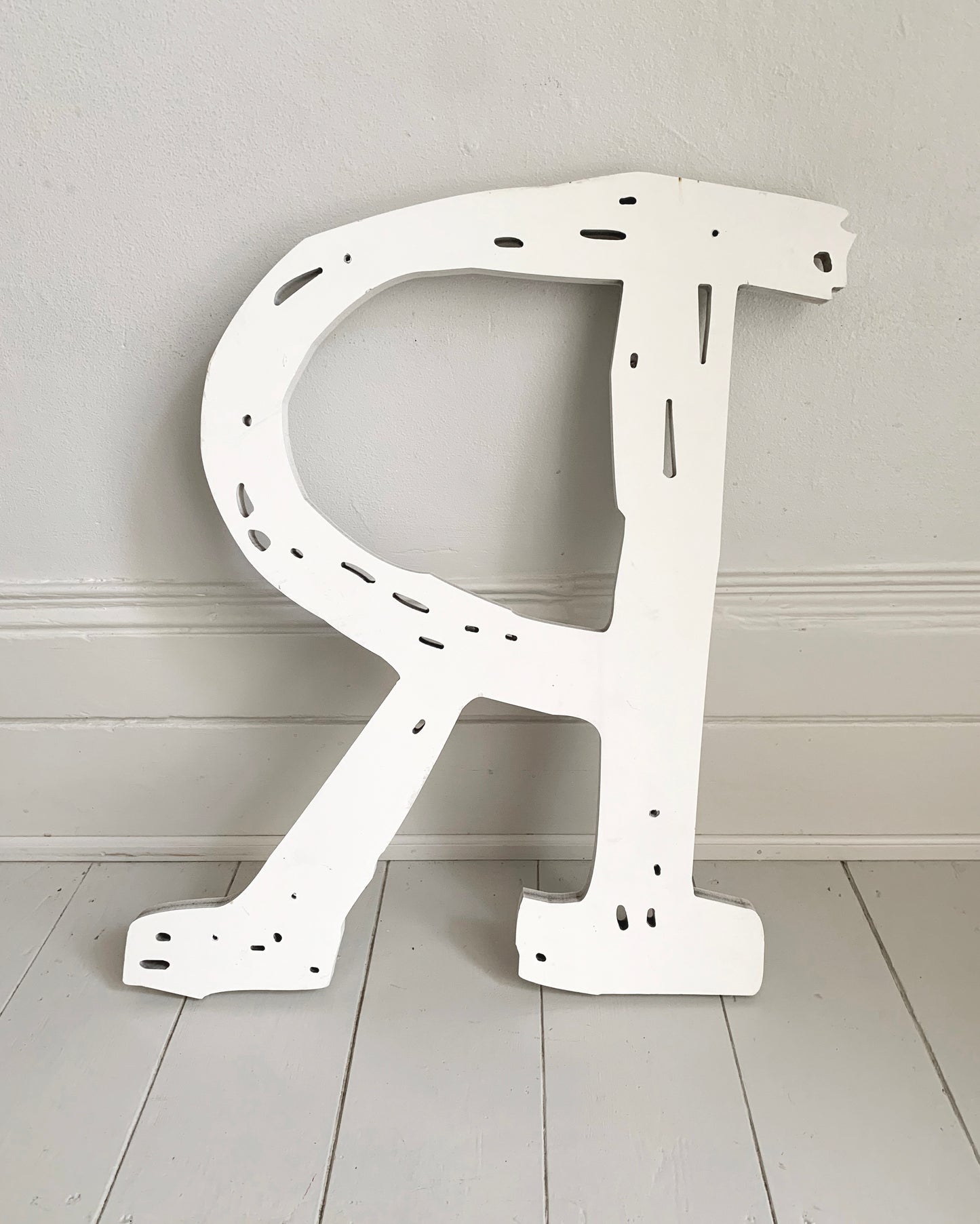 Large Ex' Shop Display letter - 'R' / Mexican Style / White / 57cm Tall