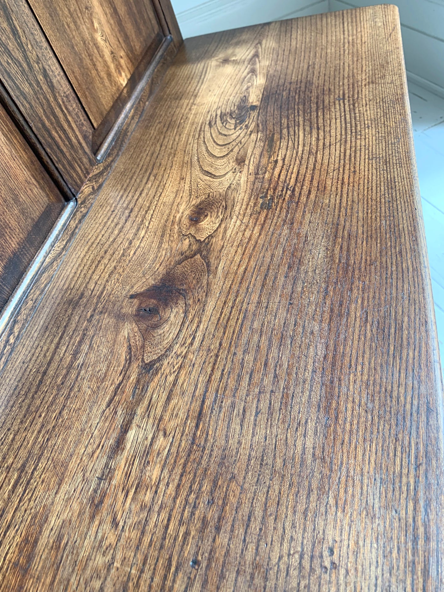 Antique Oak Panelled Back Settle Without Arms with RA Initial Carving / 91cm