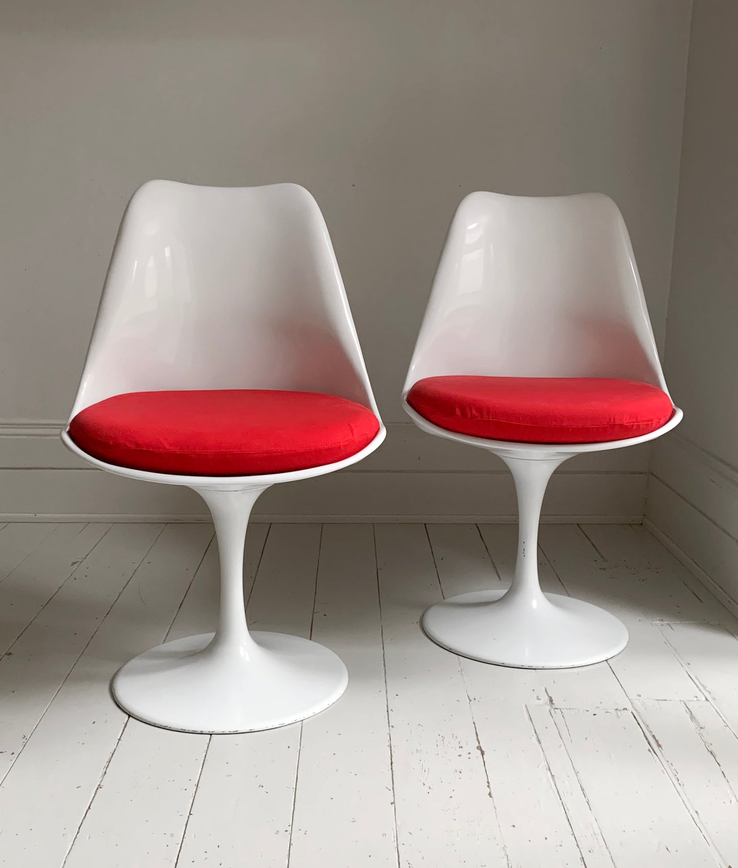 Pair Of Tulip White Gloss Chairs With Red Fabric Seats, Originally Designed by Eero Saarien
