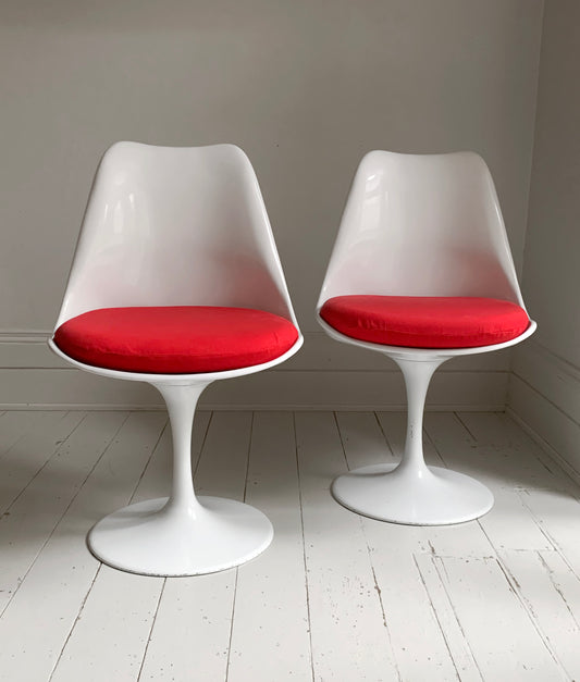 Pair Of Tulip White Gloss Chairs With Red Fabric Seats, Originally Designed by Eero Saarien
