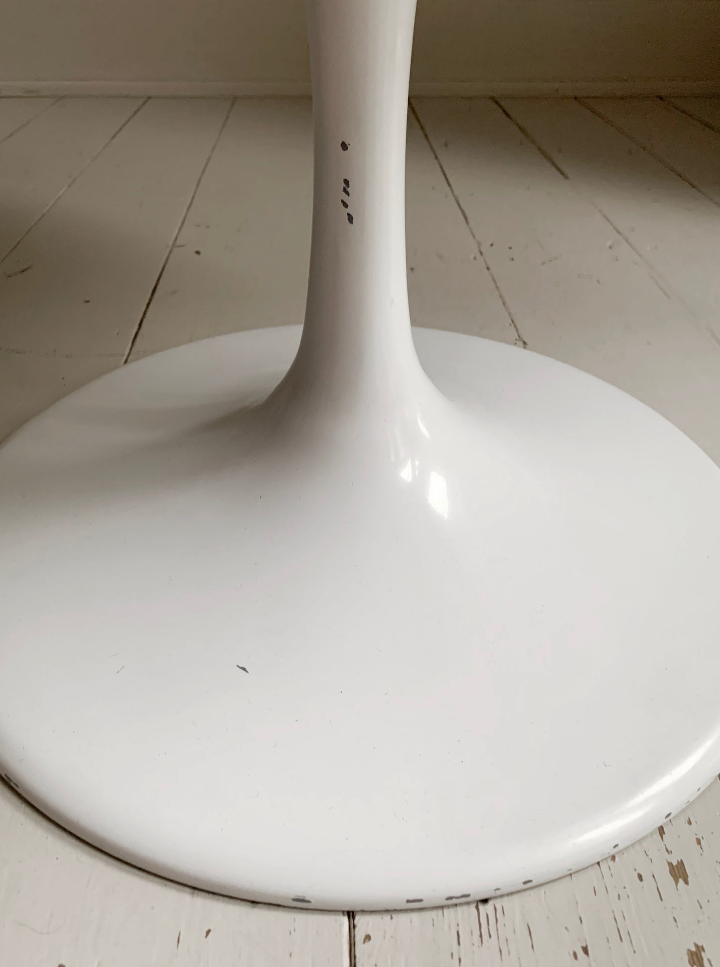 Pair Of Tulip White Gloss Chairs With Red Fabric Seats, Originally Designed by Eero Saarien