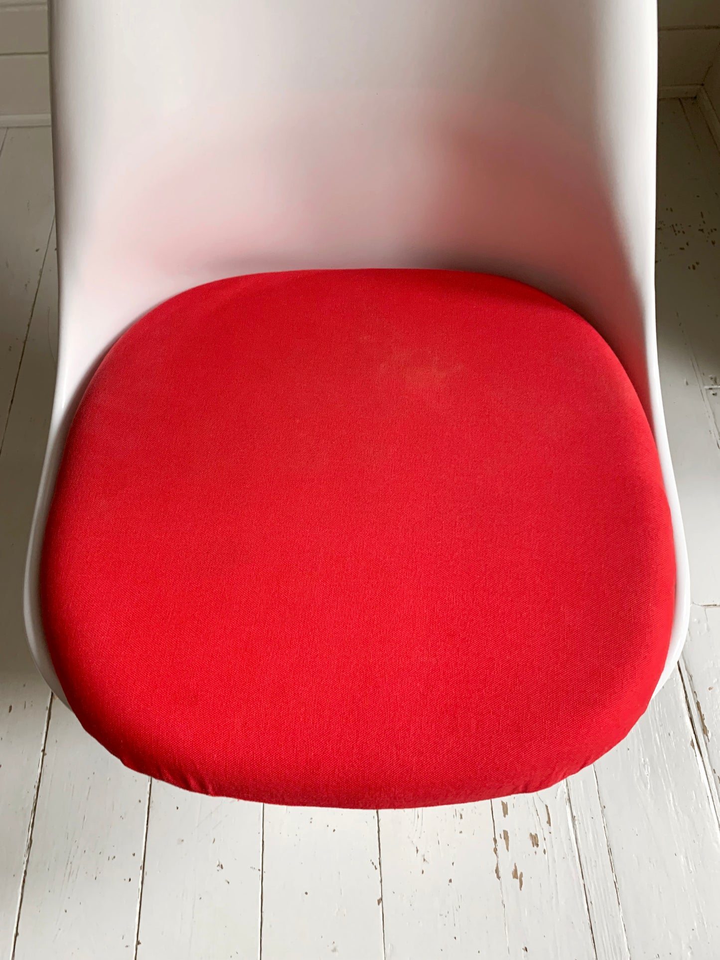 Pair Of Tulip White Gloss Chairs With Red Fabric Seats, Originally Designed by Eero Saarien