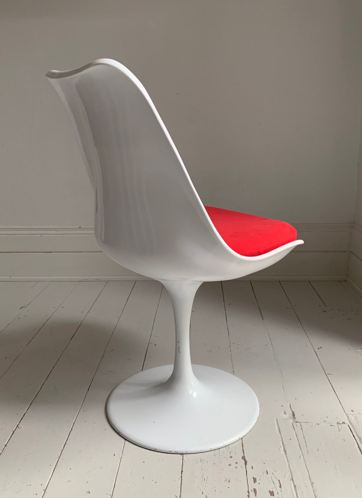 Pair Of Tulip White Gloss Chairs With Red Fabric Seats, Originally Designed by Eero Saarien