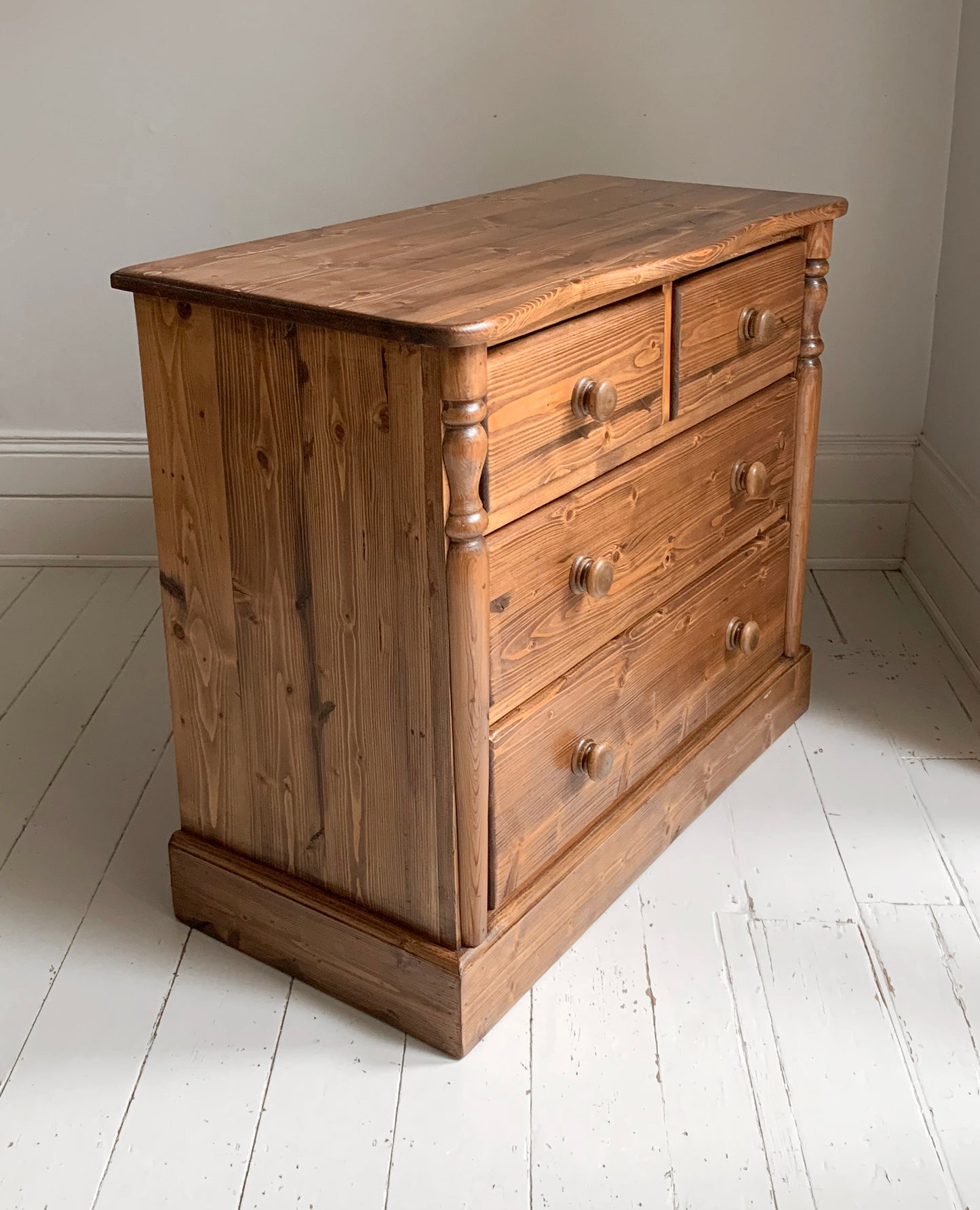 Vintage Pine Chest Of Drawers, 2 Over 2, Curved Top & Decorative Side Columns