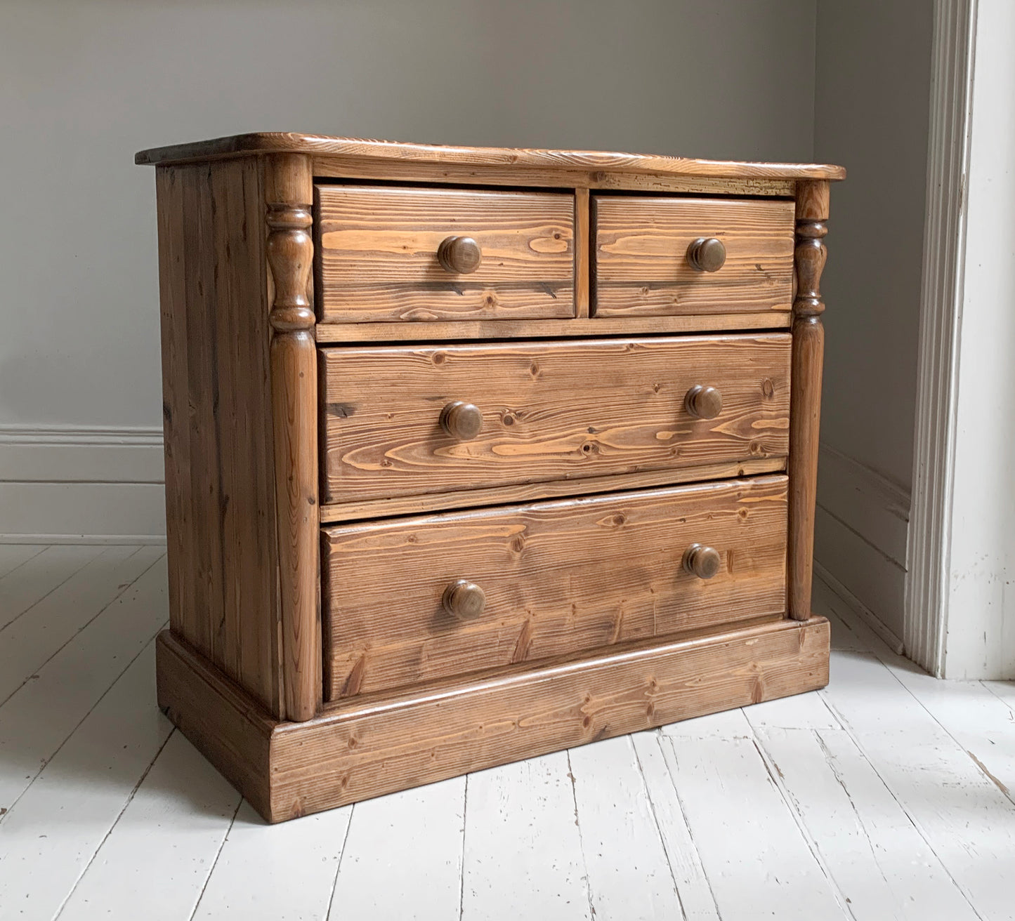 Vintage Pine Chest Of Drawers, 2 Over 2, Curved Top & Decorative Side Columns