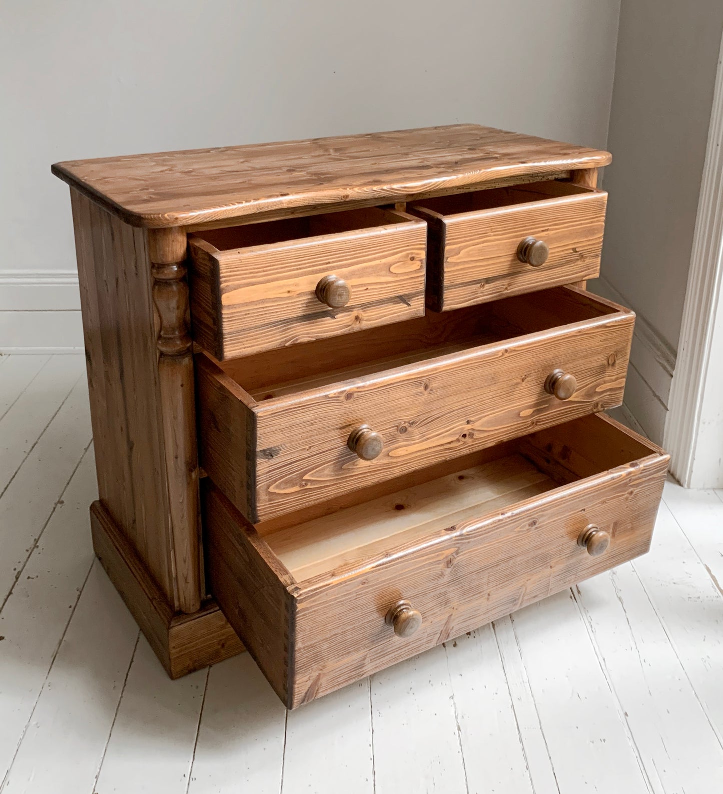 Vintage Pine Chest Of Drawers, 2 Over 2, Curved Top & Decorative Side Columns
