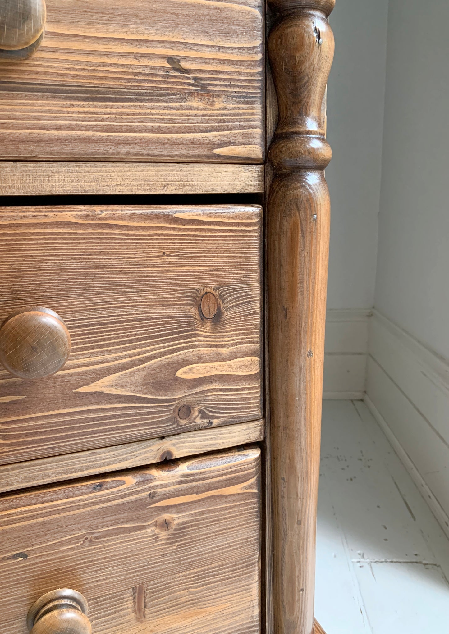 Vintage Pine Chest Of Drawers, 2 Over 2, Curved Top & Decorative Side Columns
