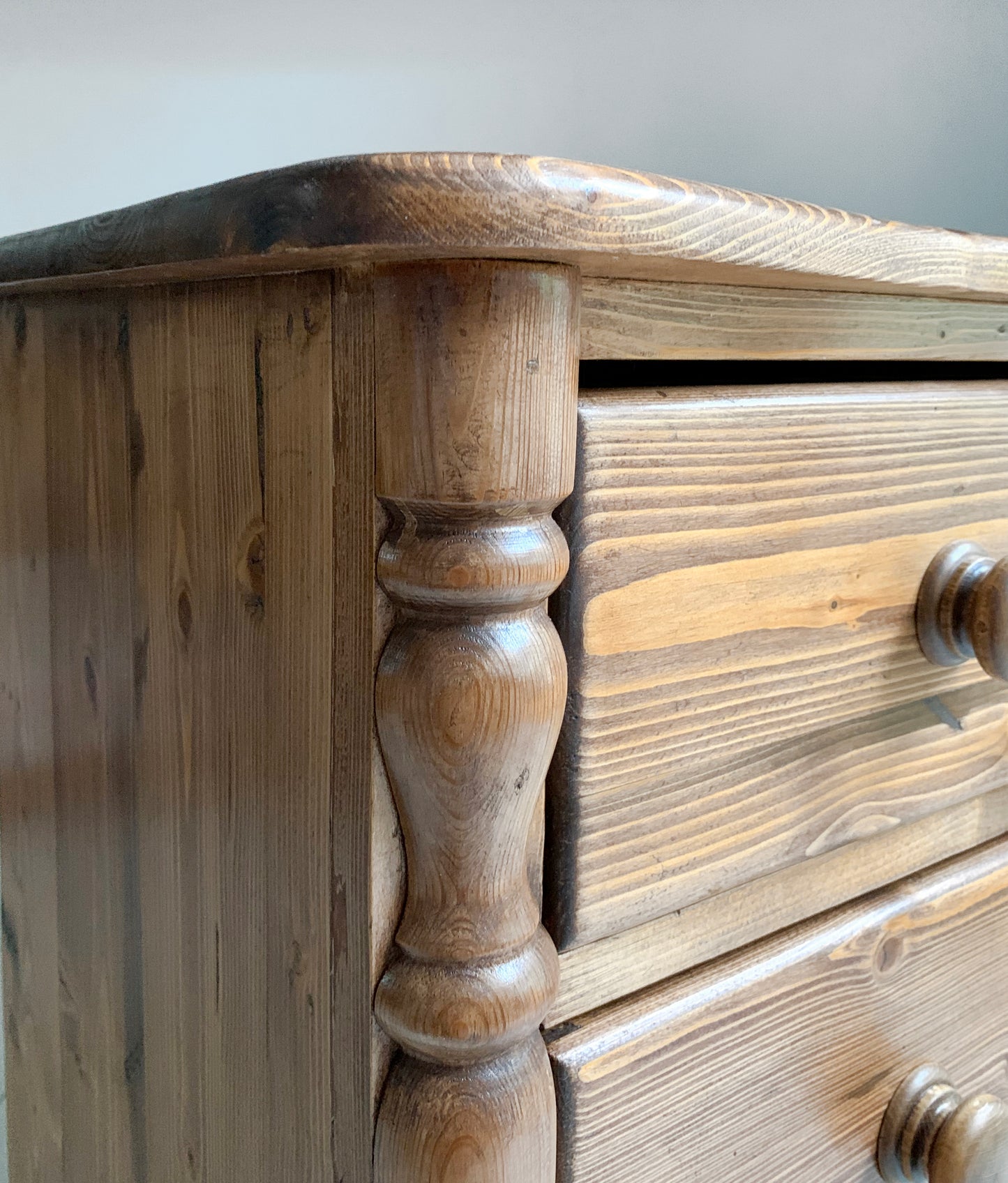 Vintage Pine Chest Of Drawers, 2 Over 2, Curved Top & Decorative Side Columns