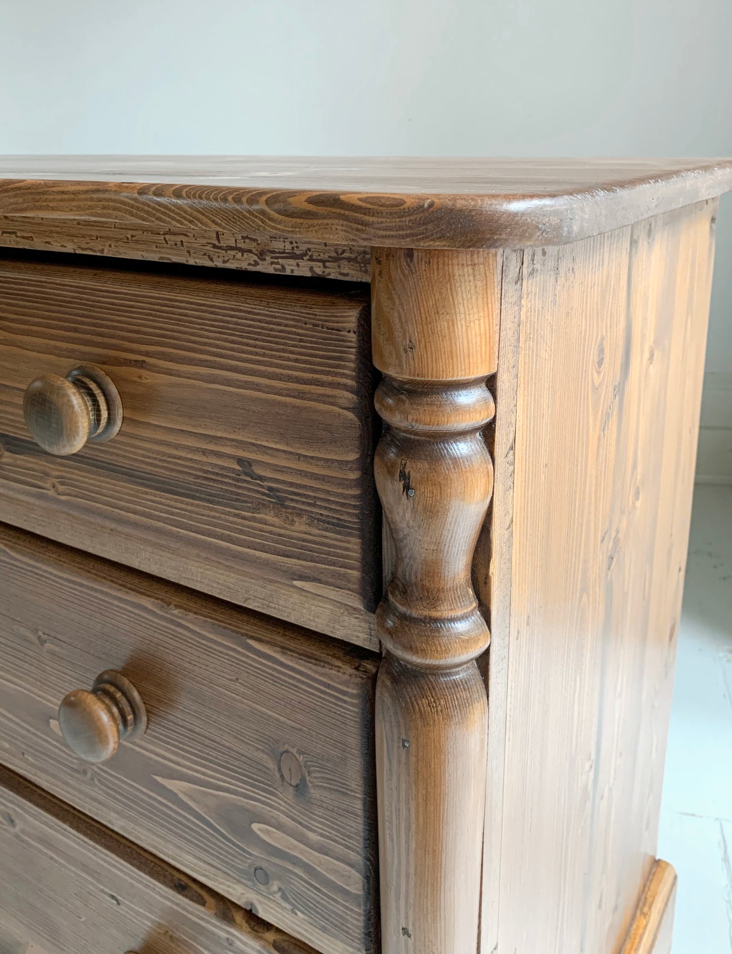 Vintage Pine Chest Of Drawers, 2 Over 2, Curved Top & Decorative Side Columns