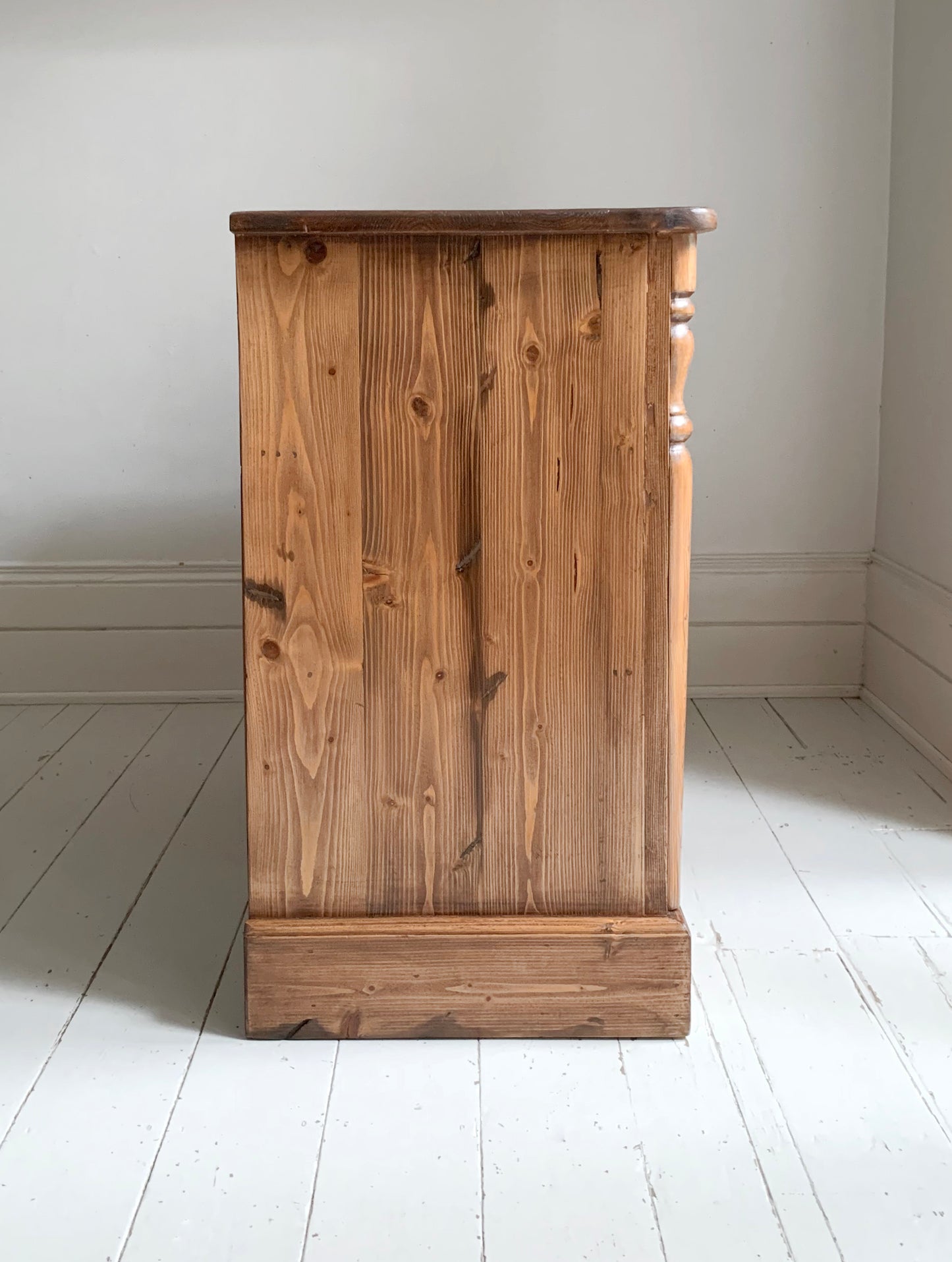 Vintage Pine Chest Of Drawers, 2 Over 2, Curved Top & Decorative Side Columns
