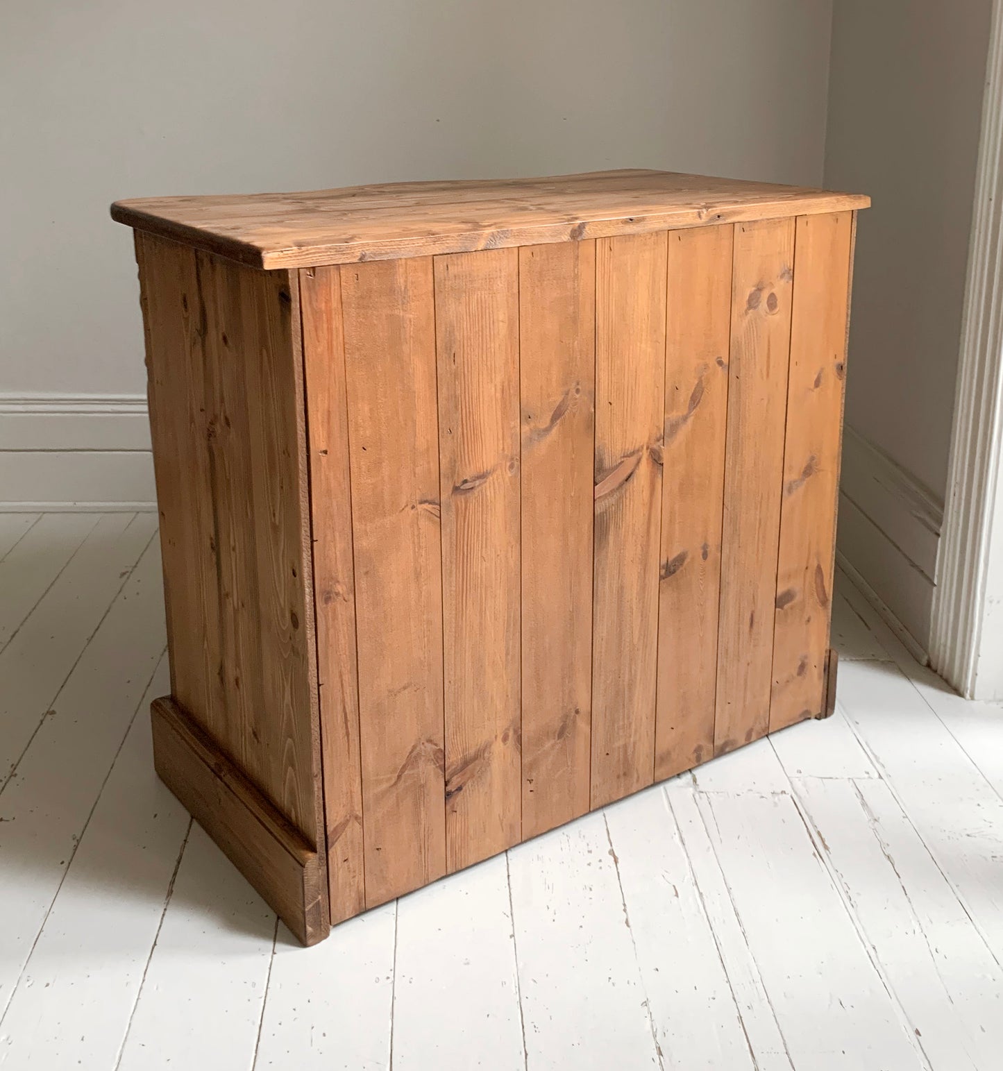 Vintage Pine Chest Of Drawers, 2 Over 2, Curved Top & Decorative Side Columns