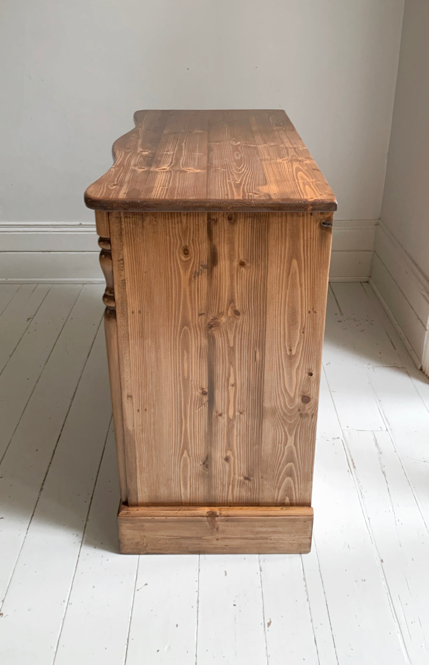Vintage Pine Chest Of Drawers, 2 Over 2, Curved Top & Decorative Side Columns