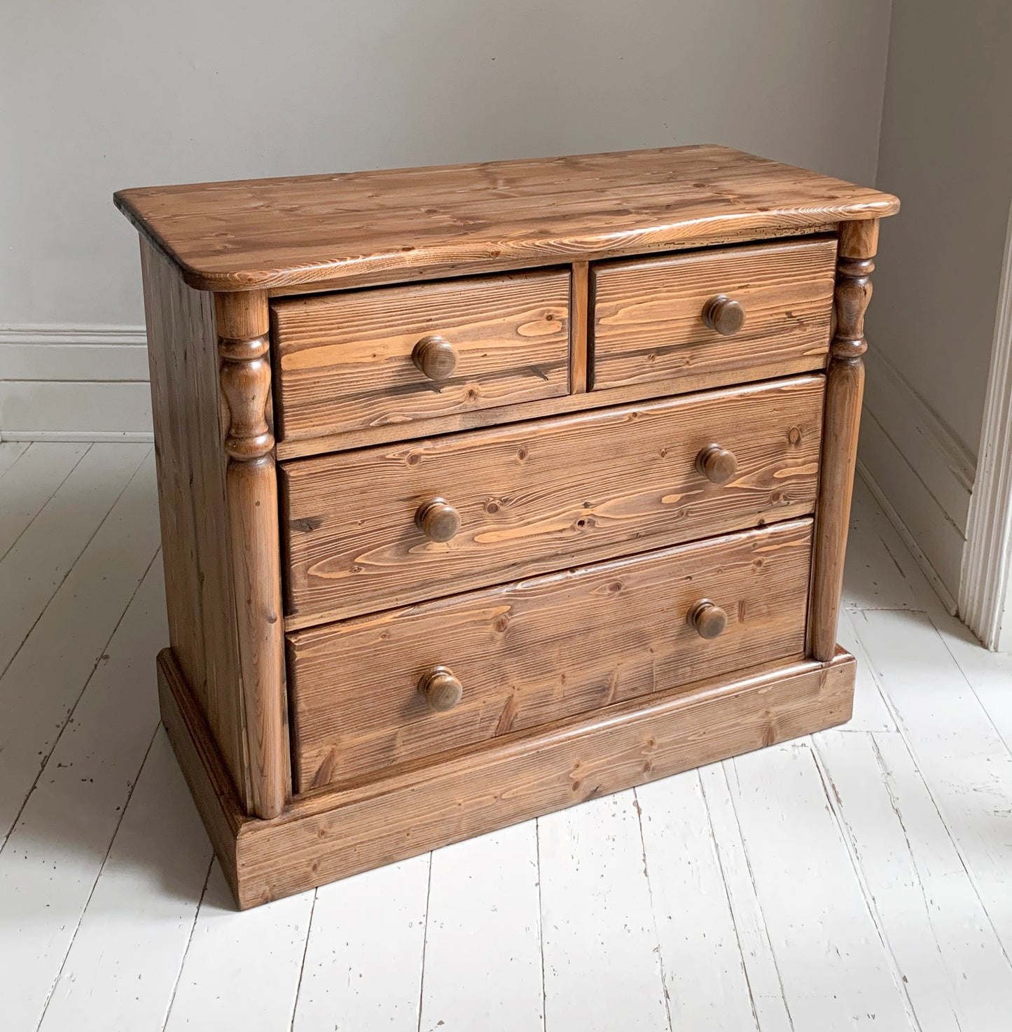 Vintage Pine Chest Of Drawers, 2 Over 2, Curved Top & Decorative Side Columns