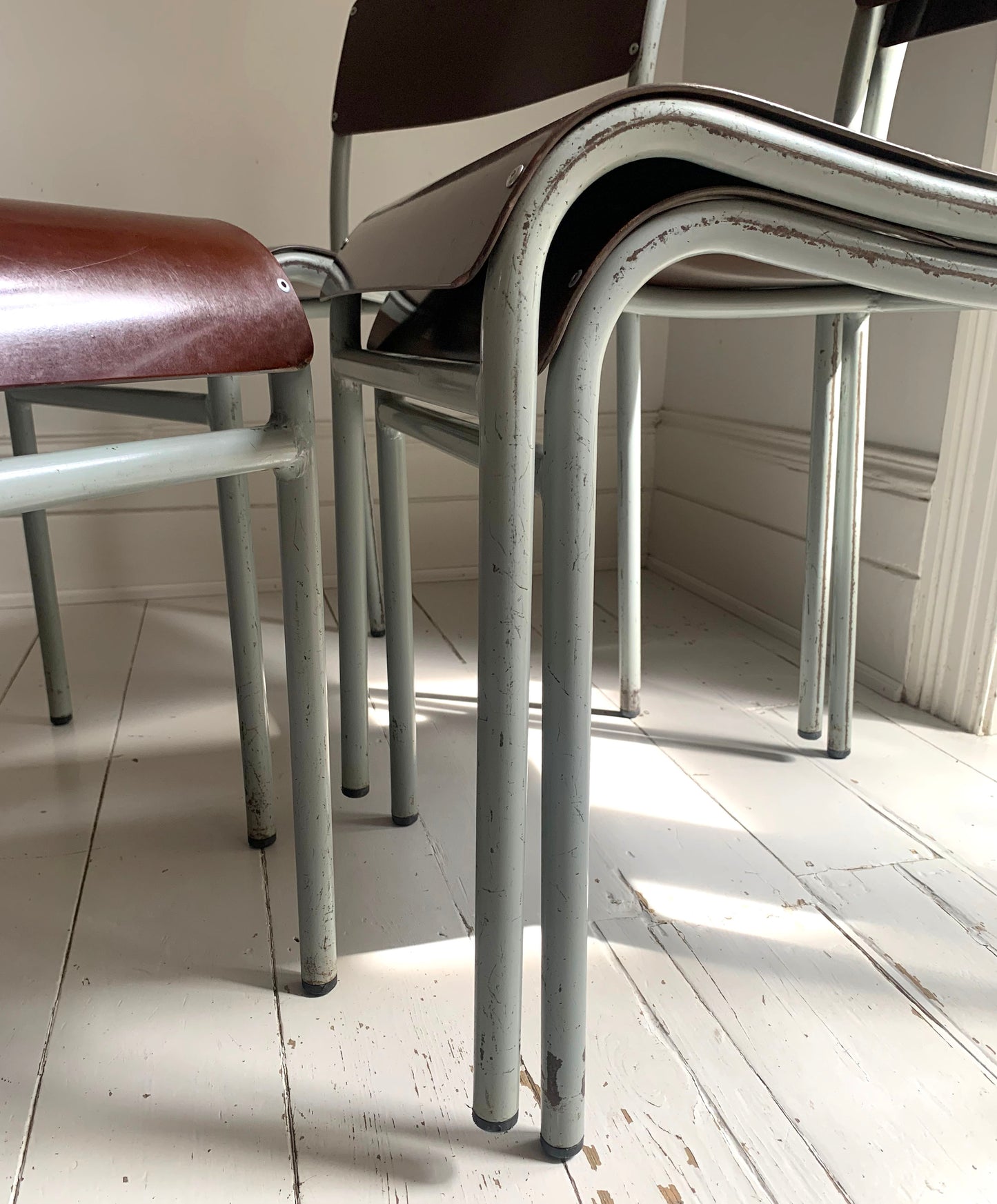 4xVintage 'Nest-A-Bye' Stacking Chairs Pale Grey/Blue Tubular Metal /Brown Seats