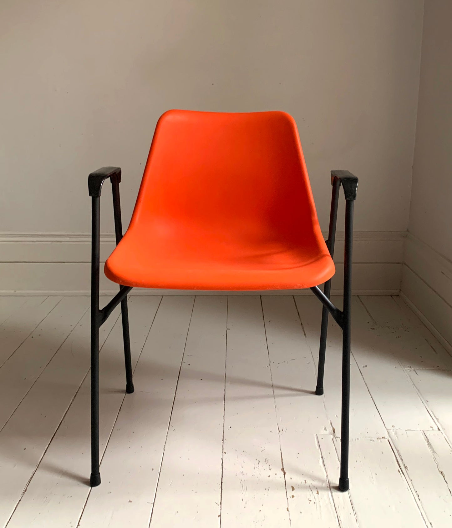 Rare Vintage Robin Day, for Hille Orange Stacking Chairs w/ Arms, 4/10 chairs A