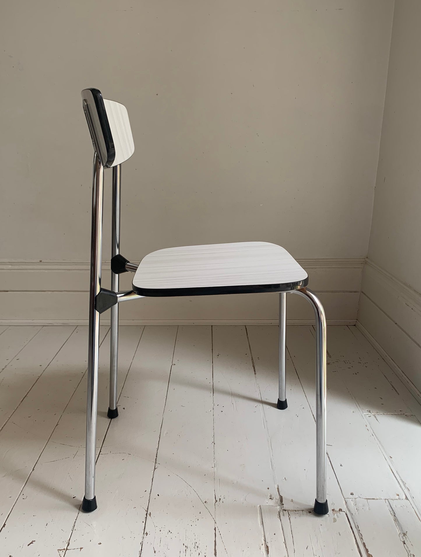 4 x Mid Century Formica Kitchen, Dining Chairs, Light Grey Seats & Chrome Frames