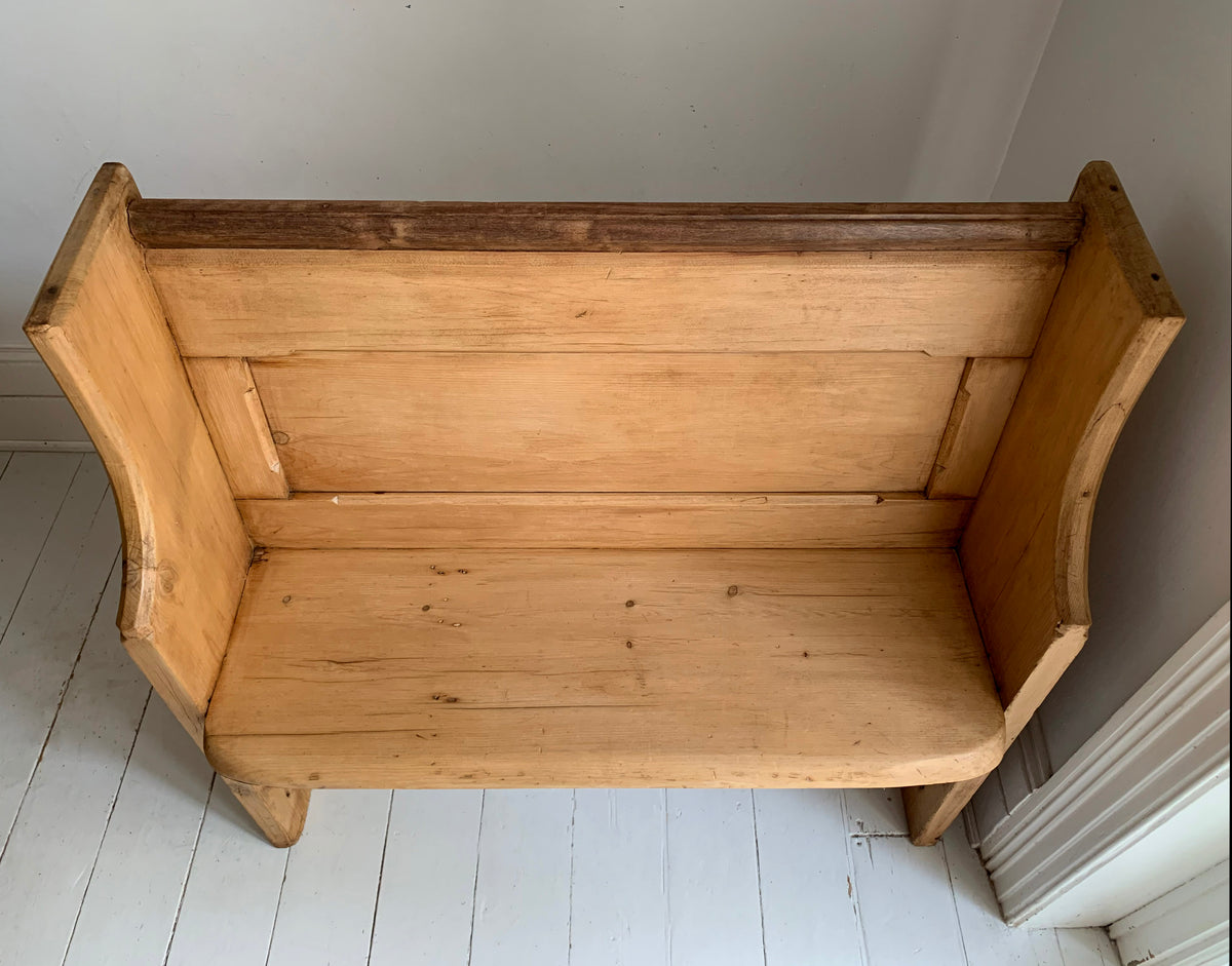 Small Rustic Antique Pine Settle / Pew / Bench Ideal For Hallway, Dining Room