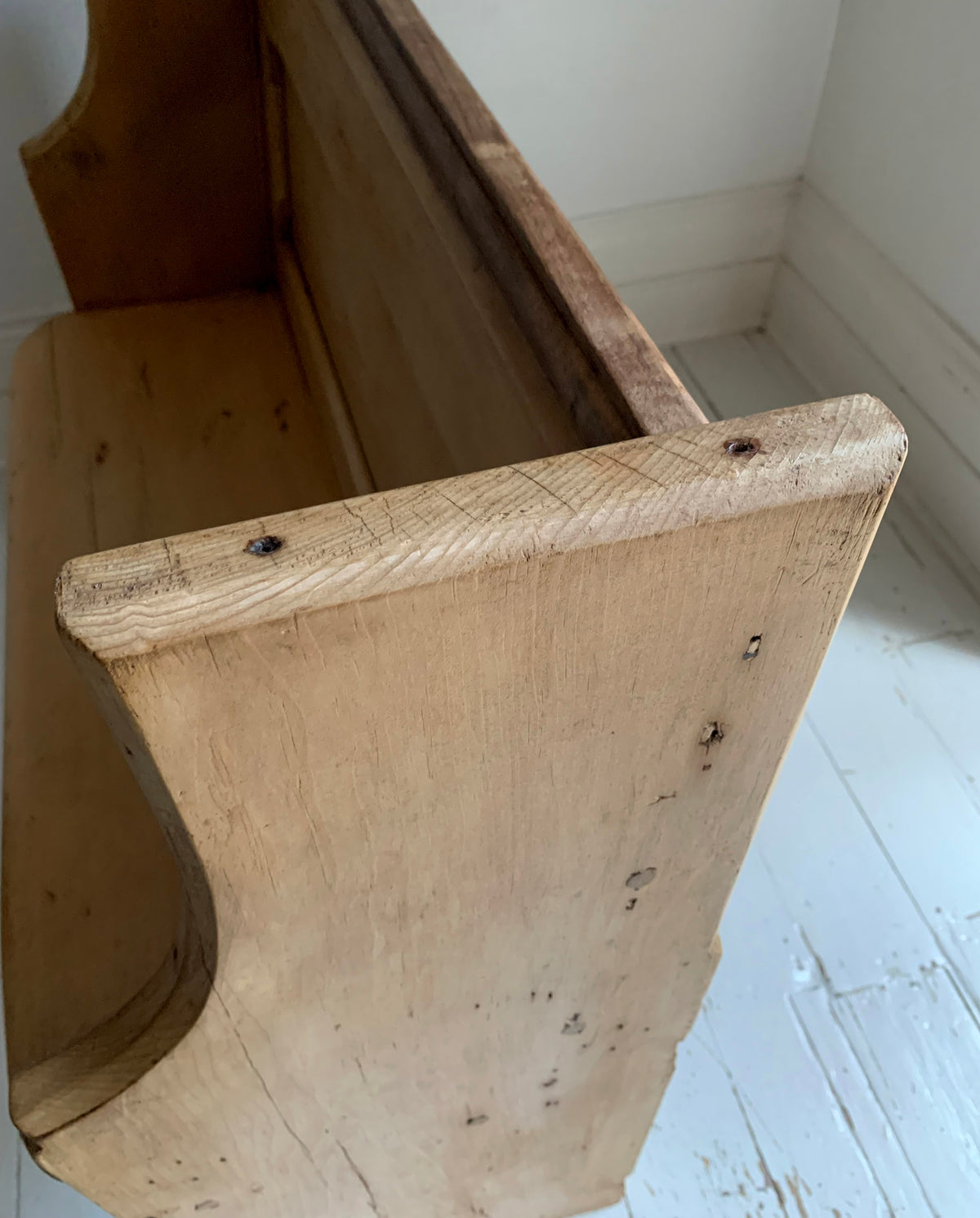 Small Rustic Antique Pine Settle / Pew / Bench Ideal For Hallway, Dining Room